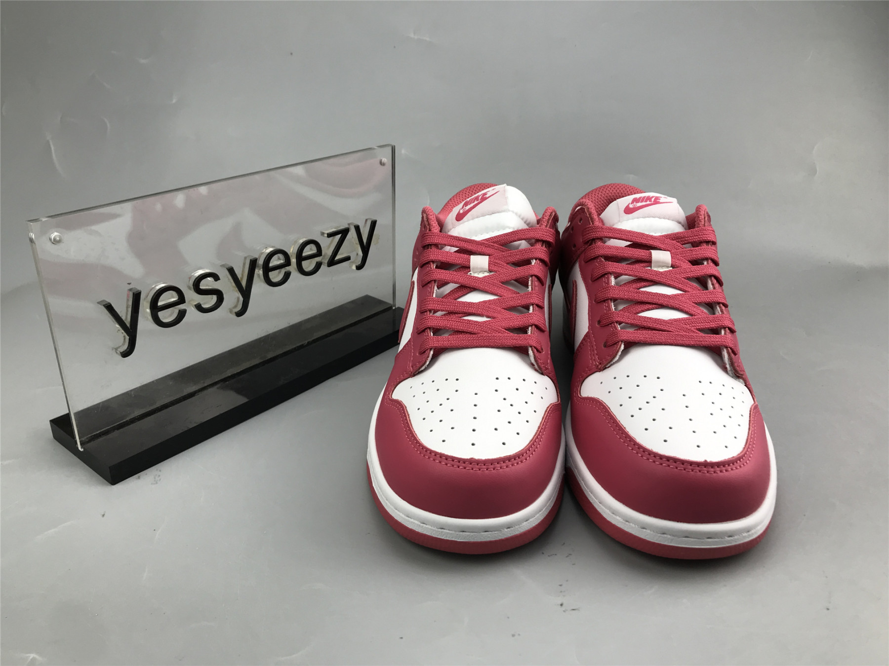 UA NIKE WMNS DUNK LOW 