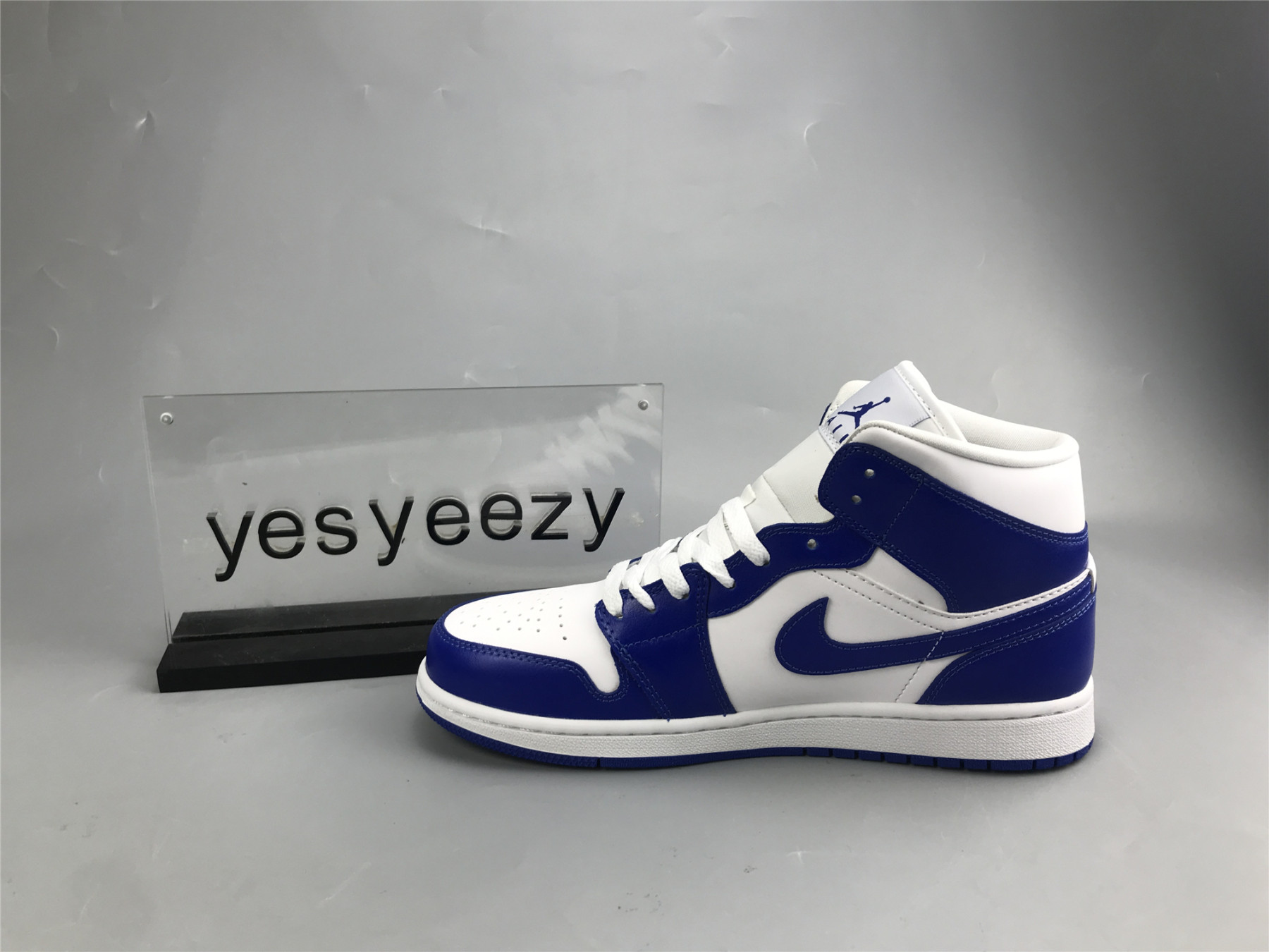 UA WMNS AIR JORDAN 1 MID