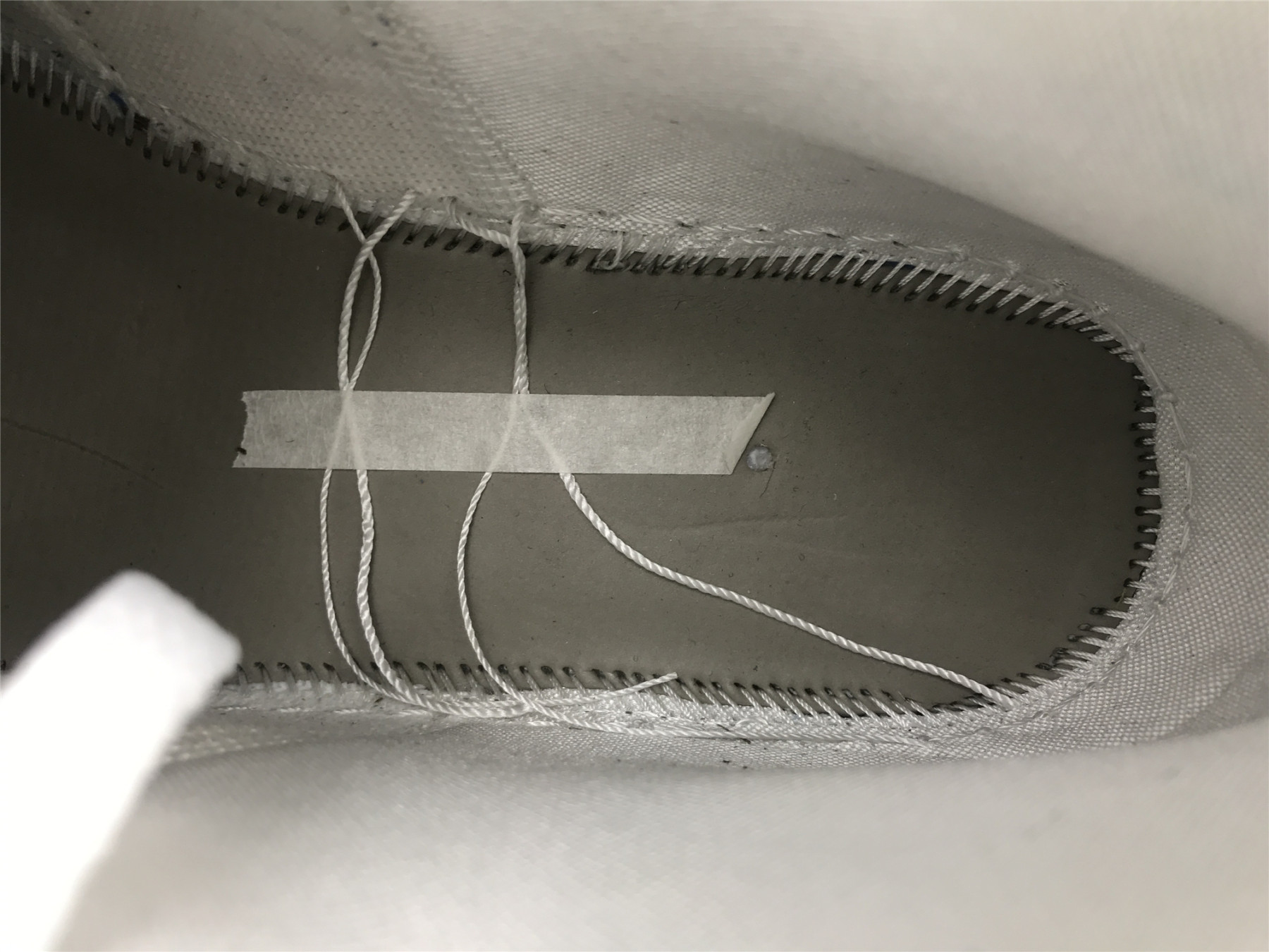 UA WMNS AIR JORDAN 1 MID