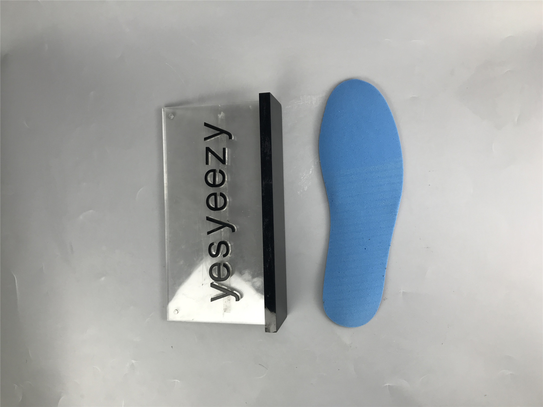 UA WMNS AIR JORDAN 1 MID