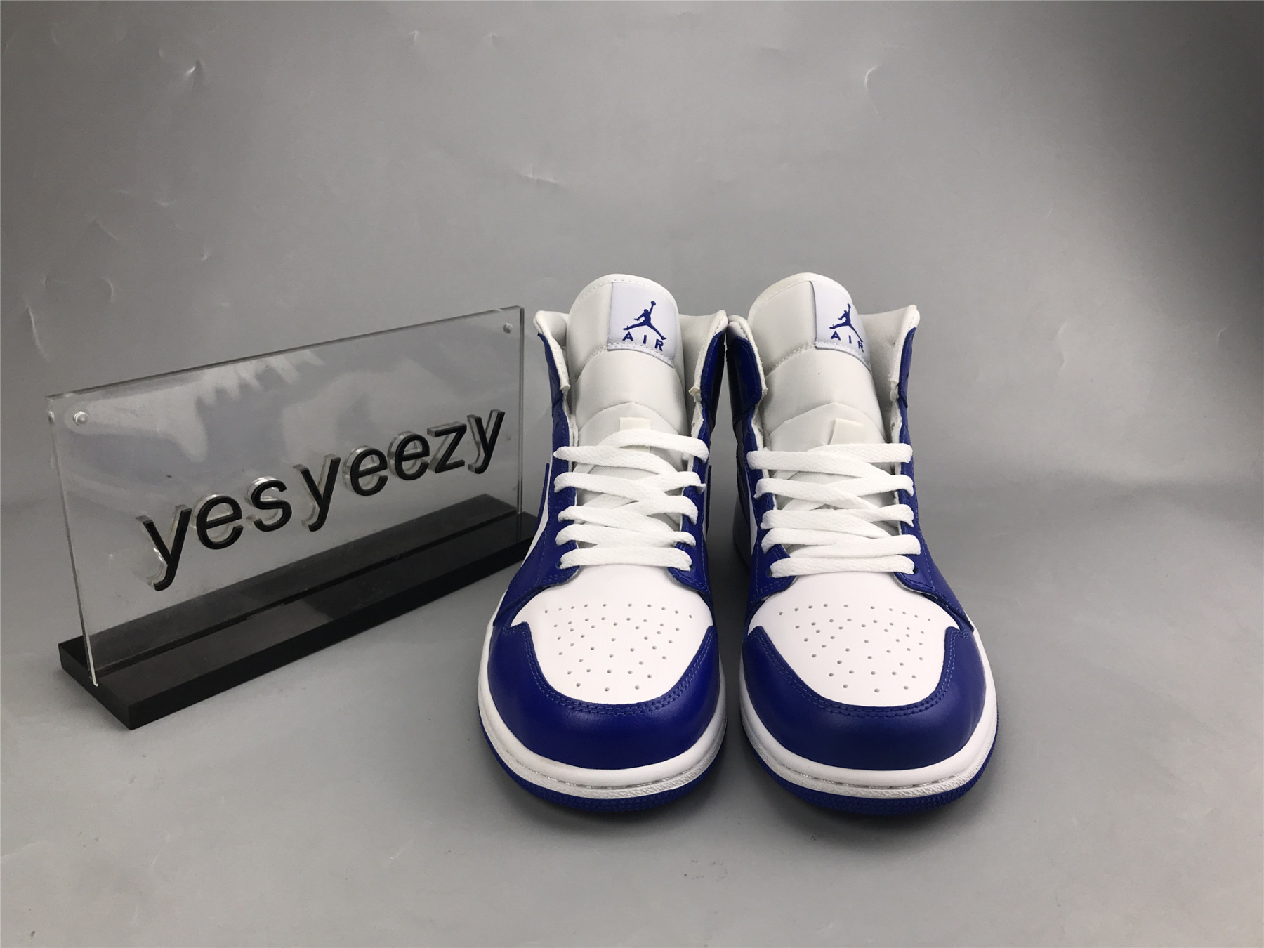 UA WMNS AIR JORDAN 1 MID