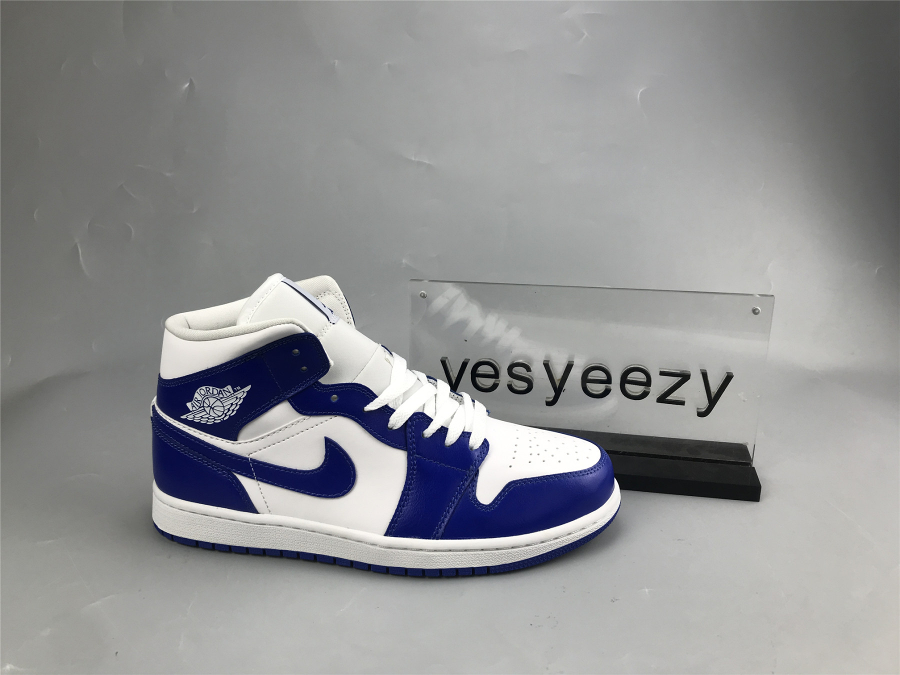 UA WMNS AIR JORDAN 1 MID