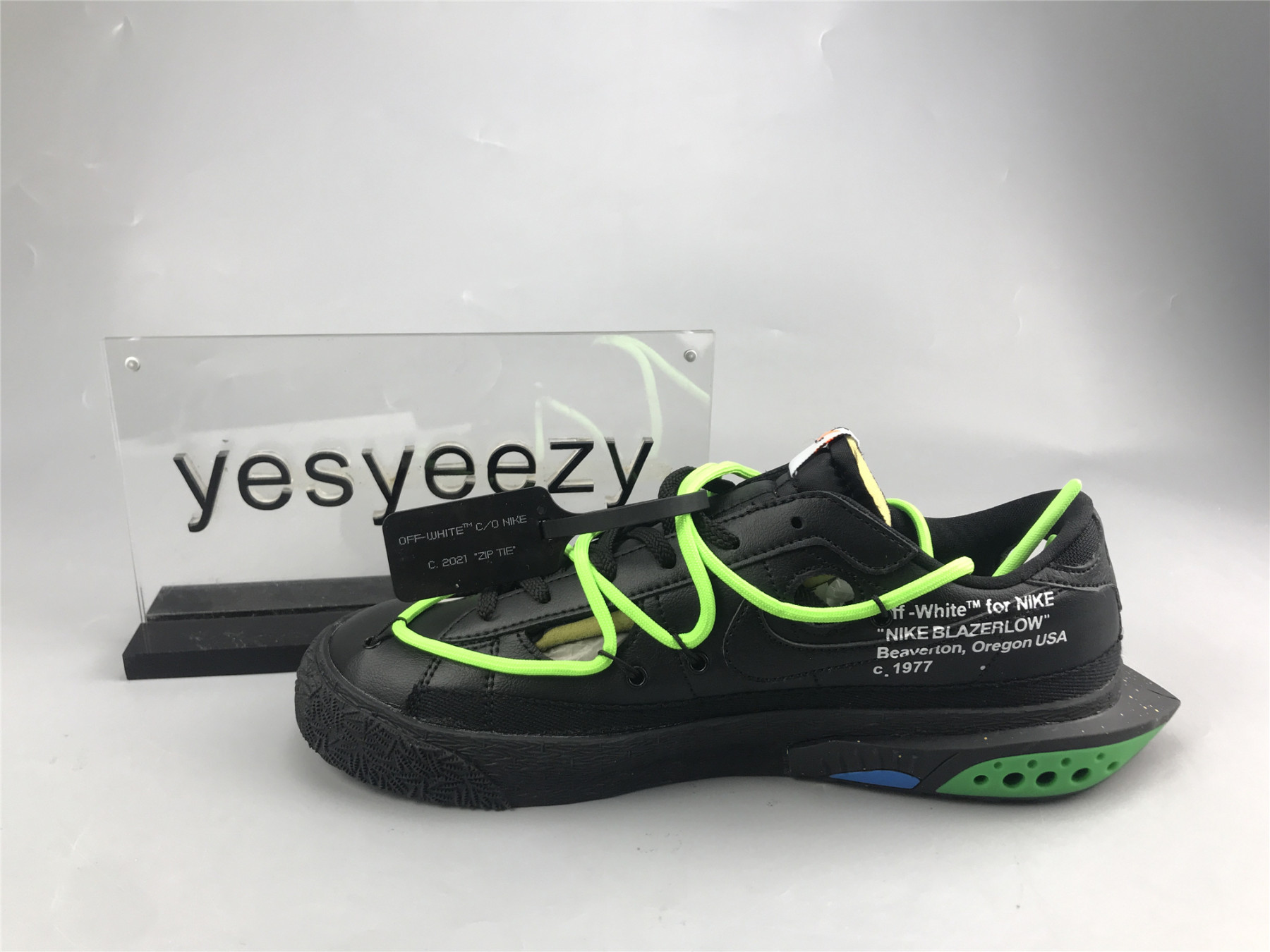 UA NIKE OFF-WHITE X BLAZER LOW