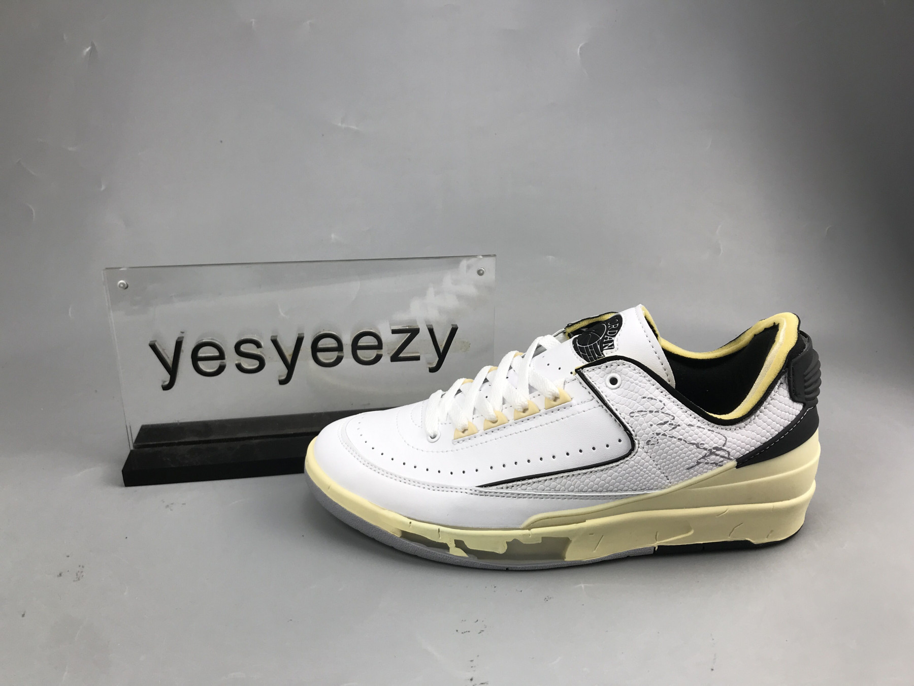 UA OFF WHITE X AIR JORDAN 2 LOW SP WHITE BLACK