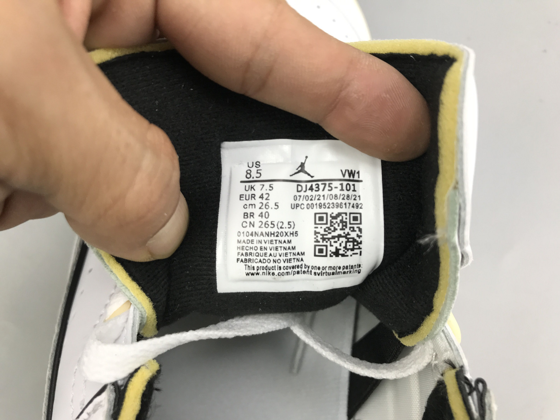 UA OFF WHITE X AIR JORDAN 2 LOW SP WHITE BLACK