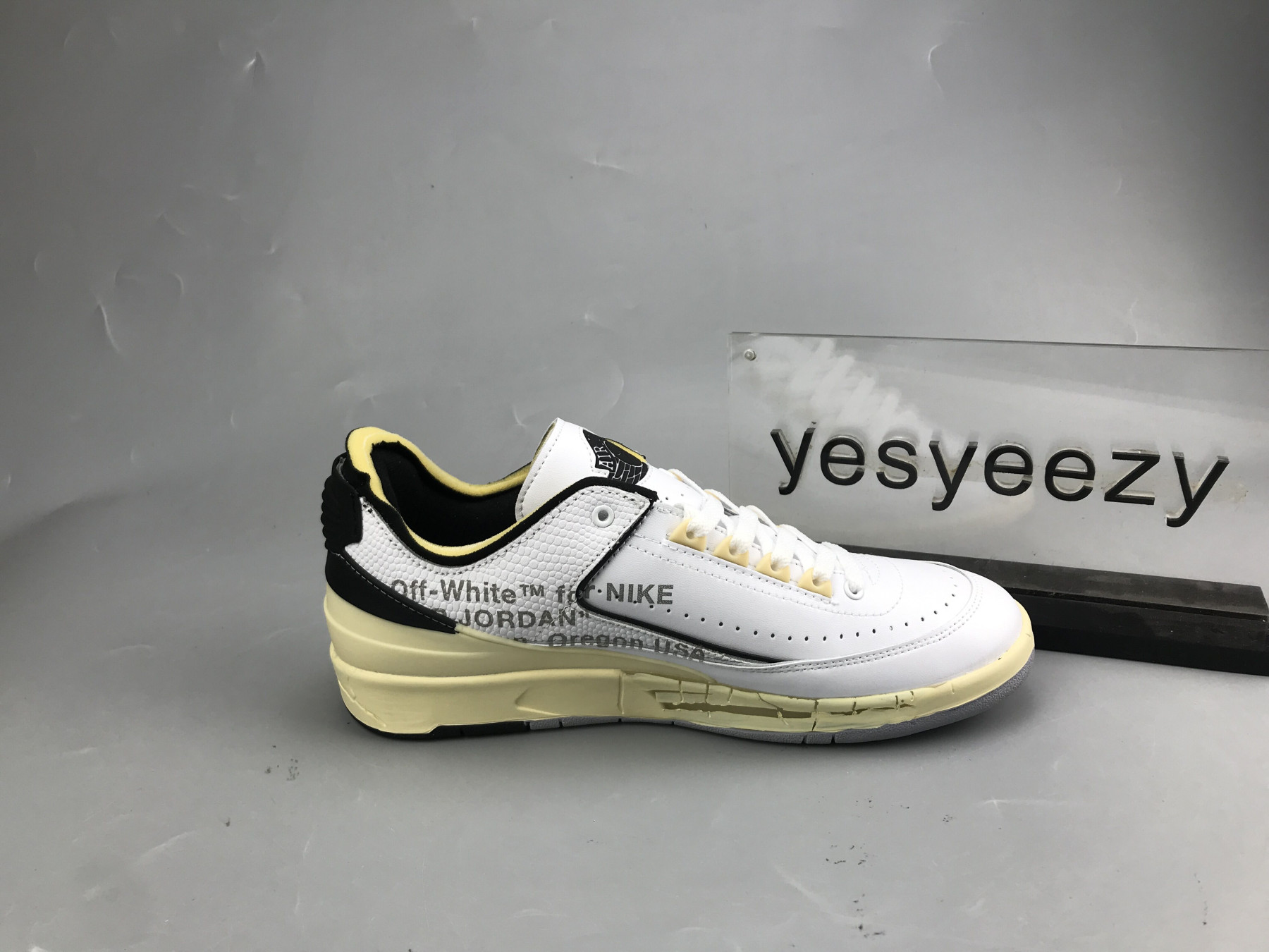 UA OFF WHITE X AIR JORDAN 2 LOW SP WHITE BLACK
