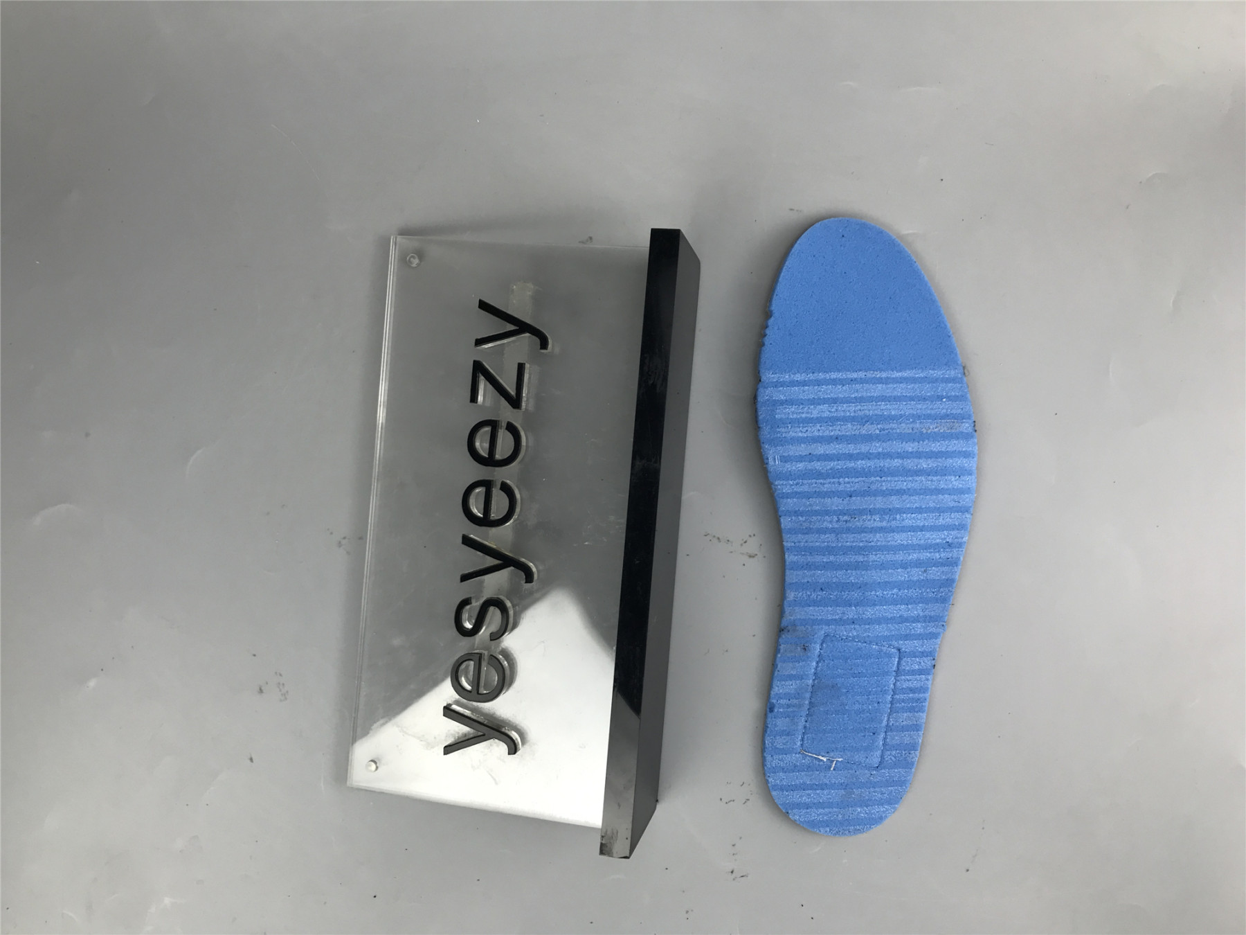 UA SOLEFLY X AIR JORDAN 1 LOW â€œCARNIVORE"