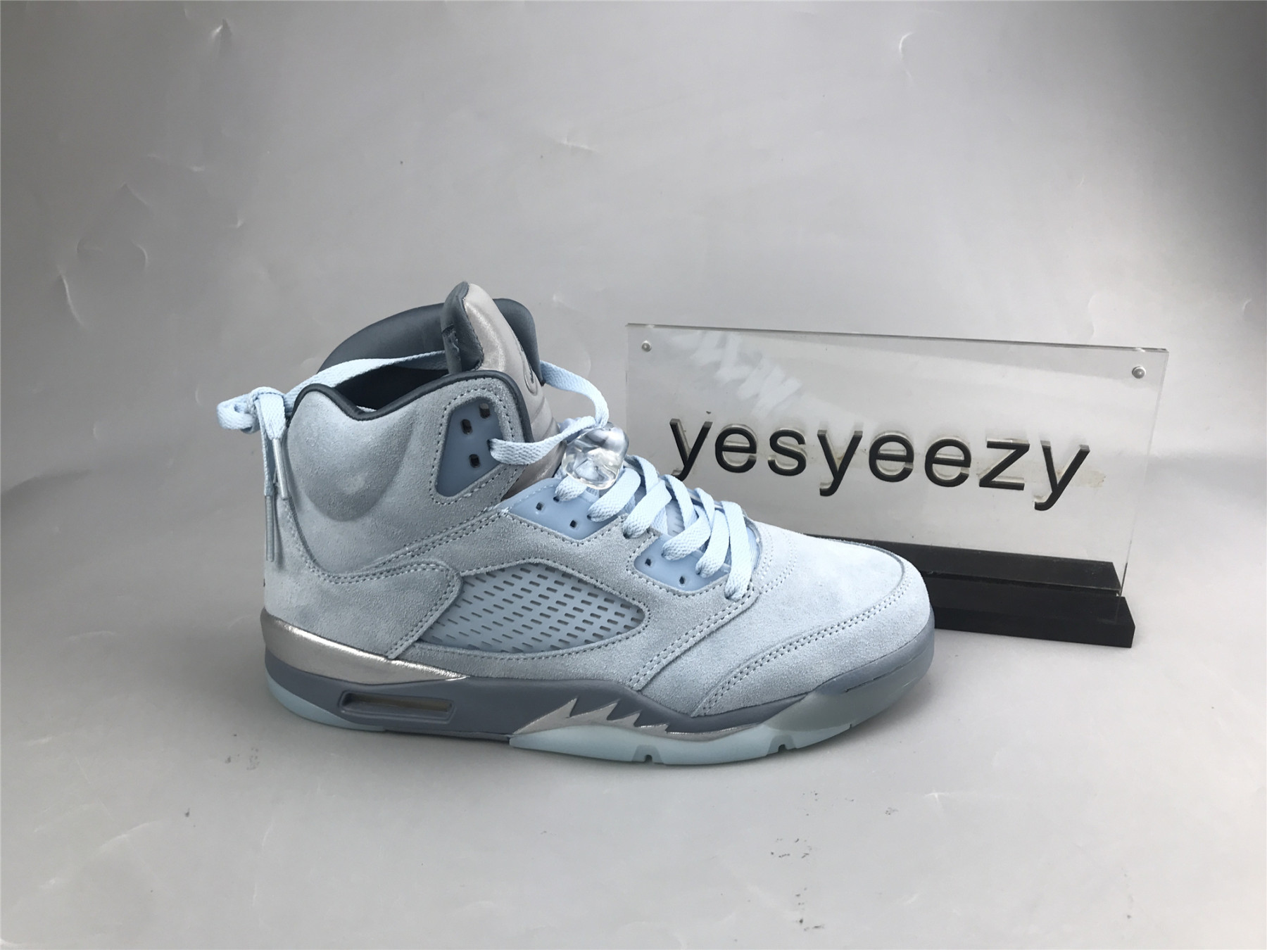 UA WMNS AIR JORDAN 5 RETRO 