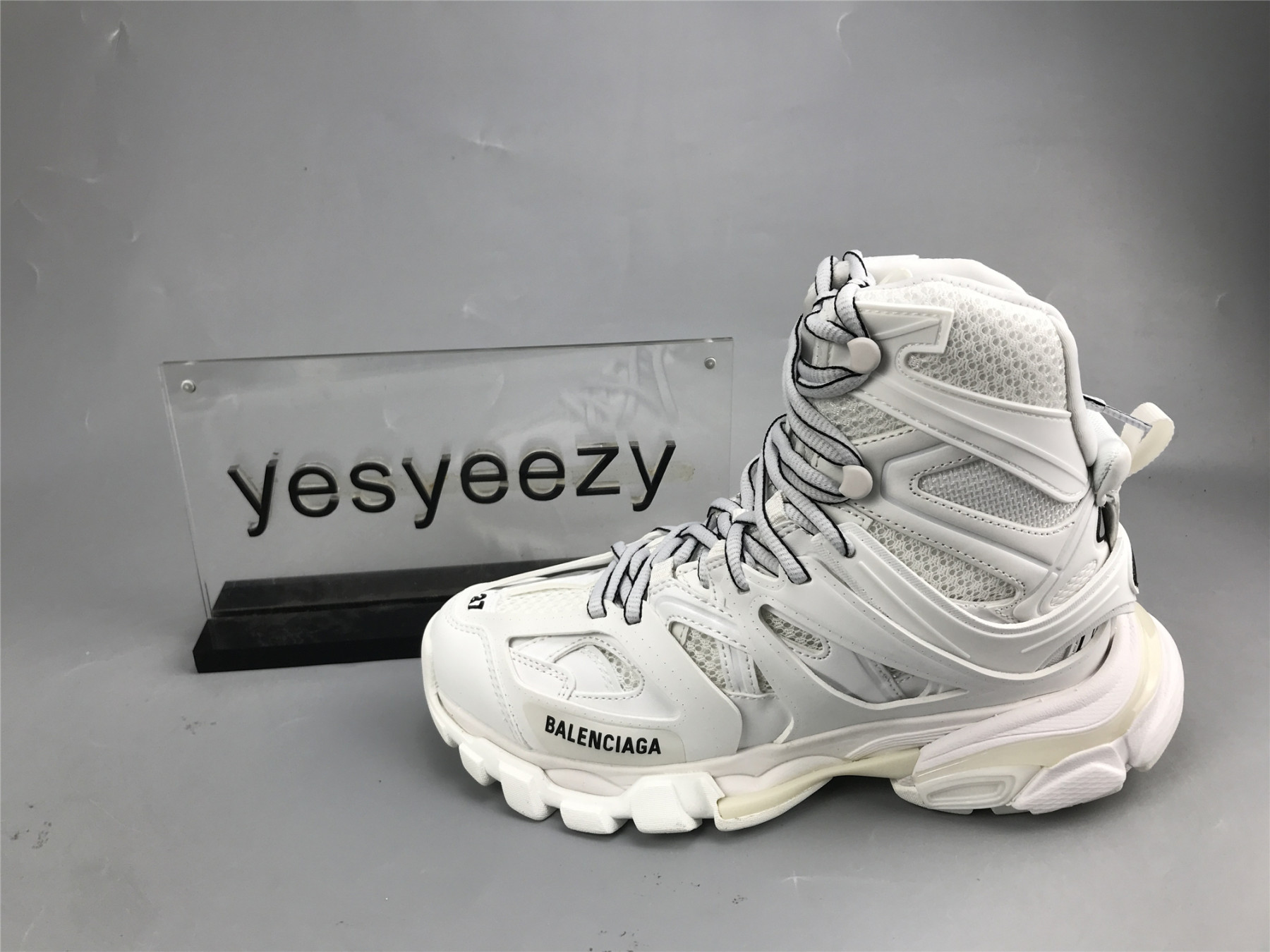 UA TRACK HIKE WHITE
