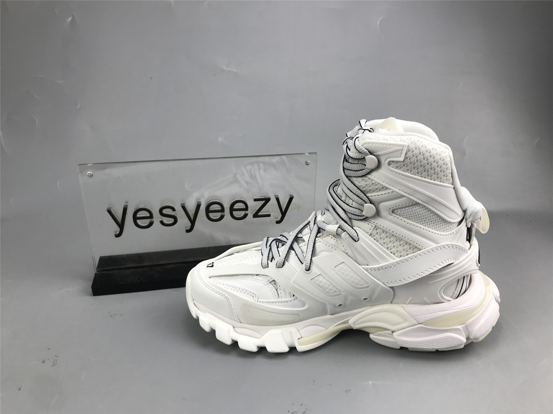 UA TRACK HIKE WHITE