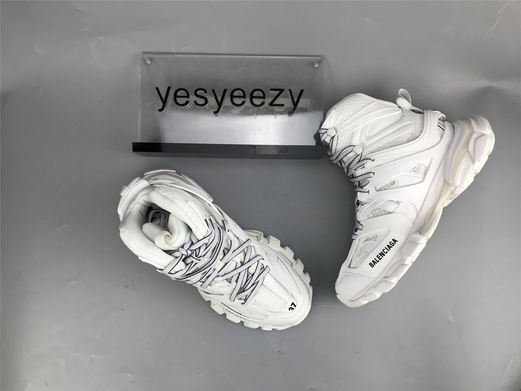 UA TRACK HIKE WHITE