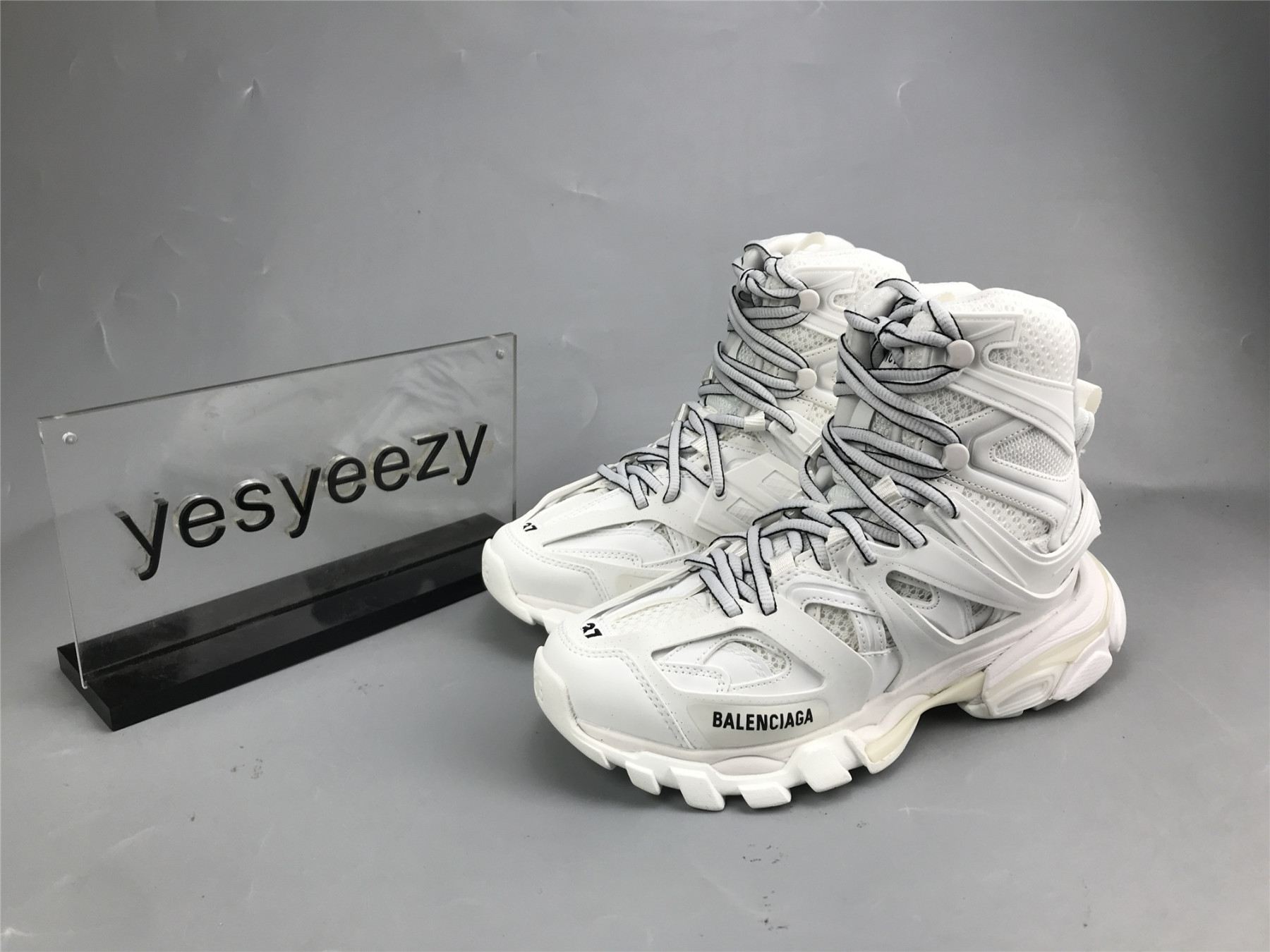 UA TRACK HIKE WHITE