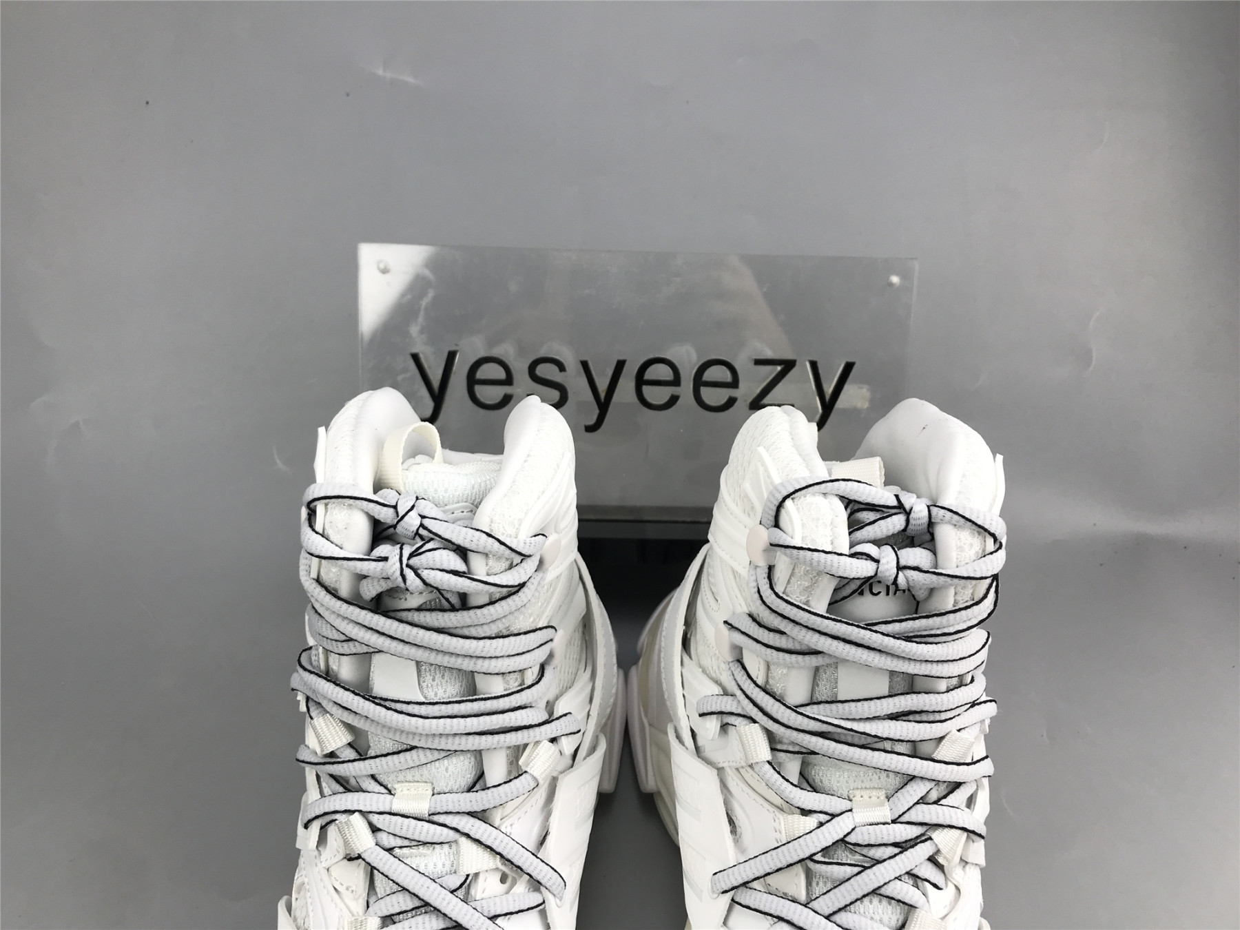 UA TRACK HIKE WHITE