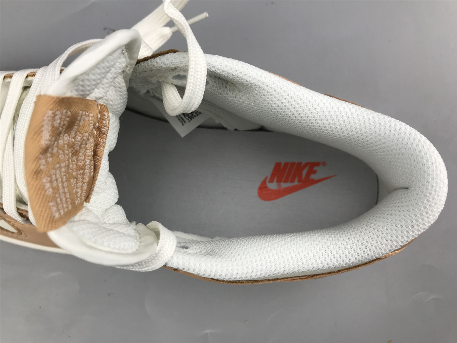 UA NIKE WMNS DUNK LOW 