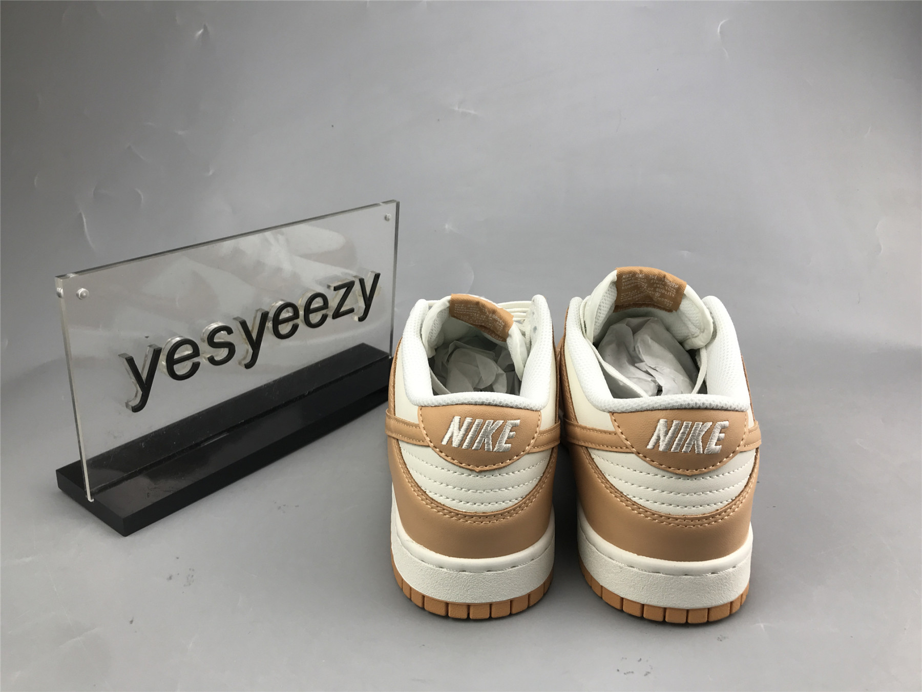 UA NIKE WMNS DUNK LOW 