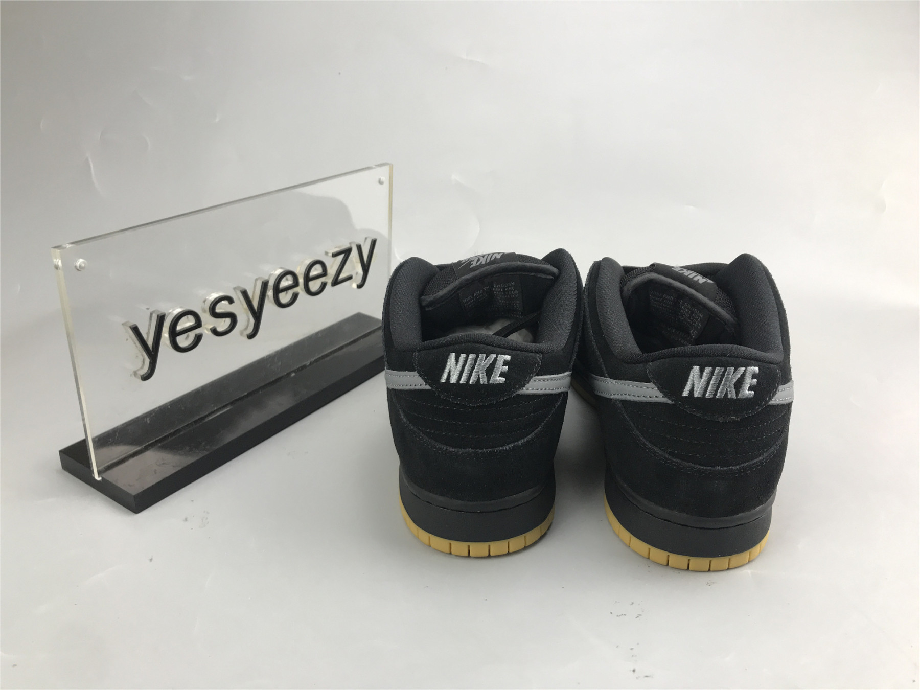 UA NIKE DUNK LOW PRO SB 