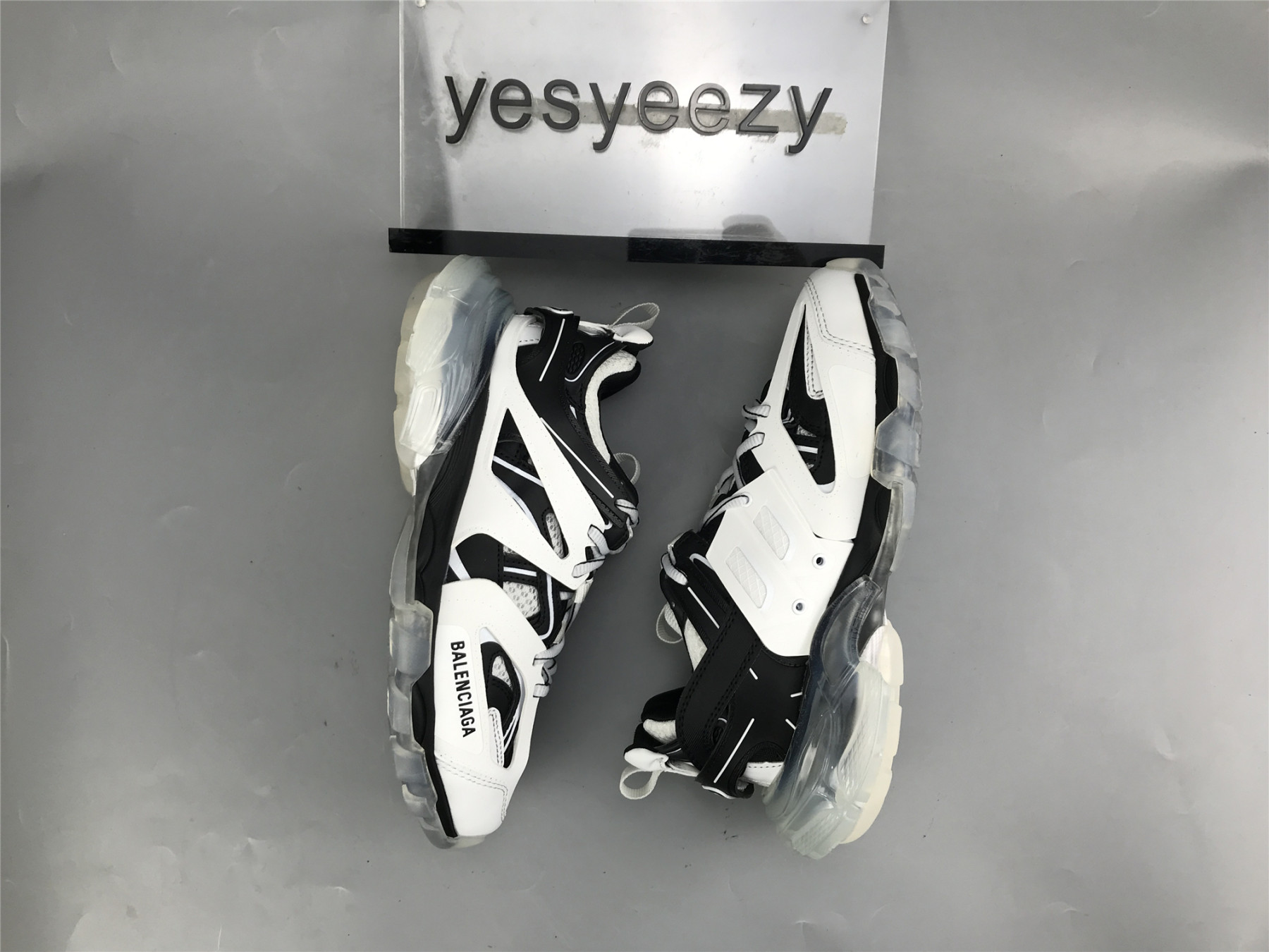 UA TRACK CLEAR SOLE WHITE BLACK