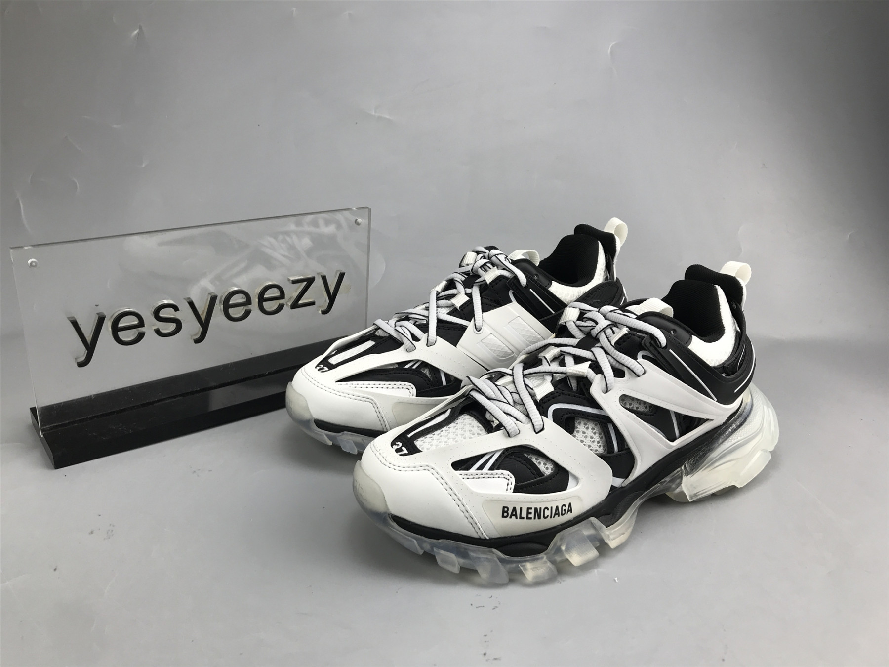 UA TRACK CLEAR SOLE WHITE BLACK