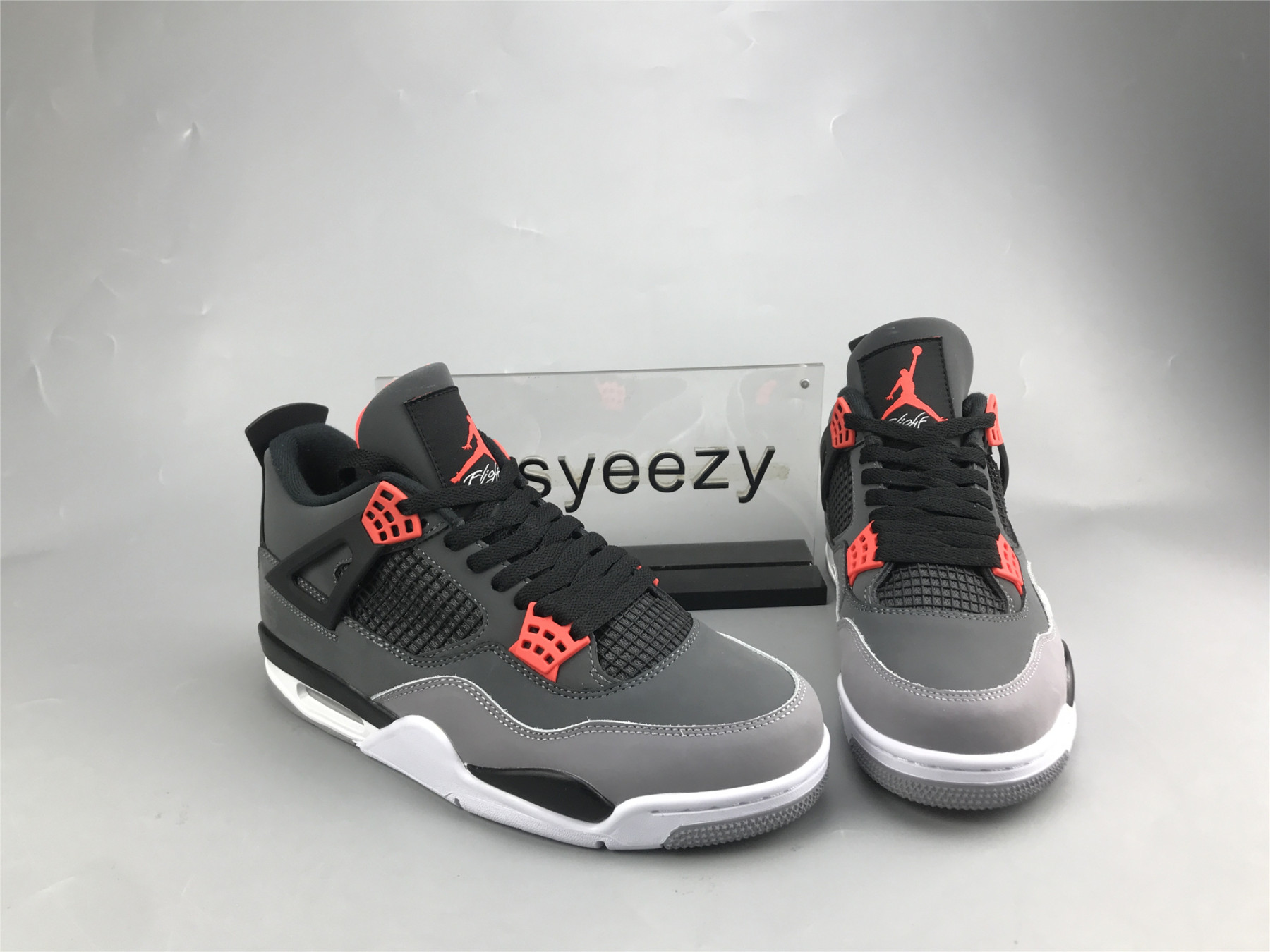 UA AIR JORDAN 4 RETRO 