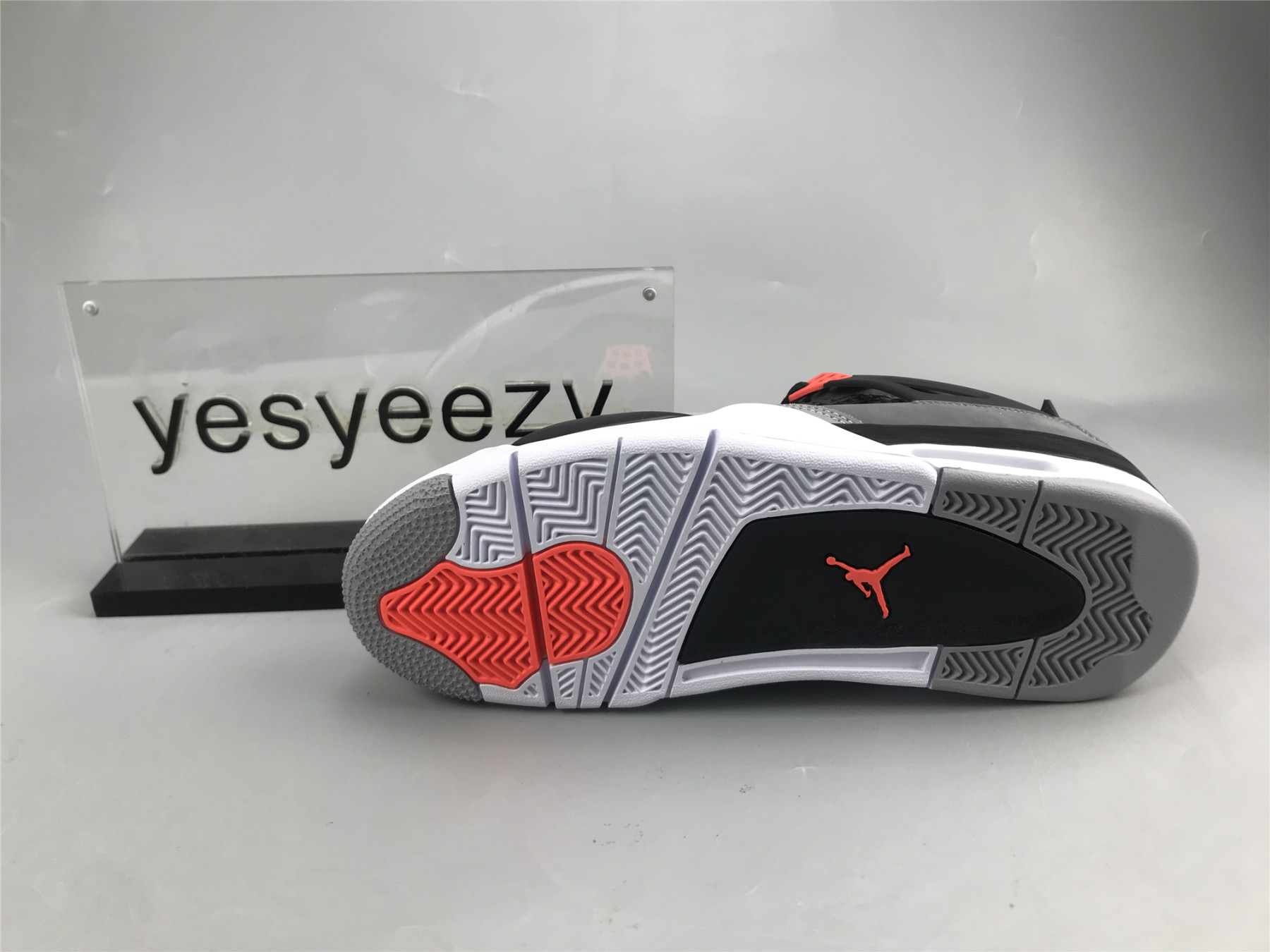 UA AIR JORDAN 4 RETRO 