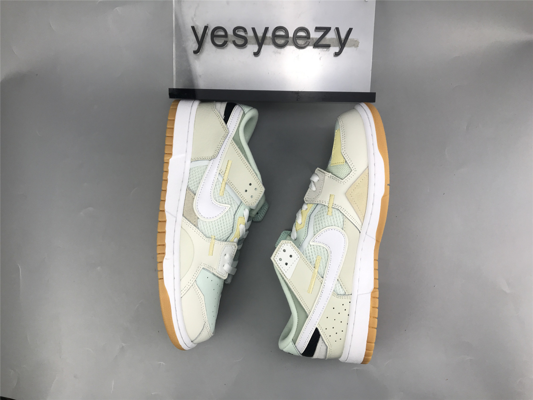 UA NIKE DUNK LOW SCRAP 