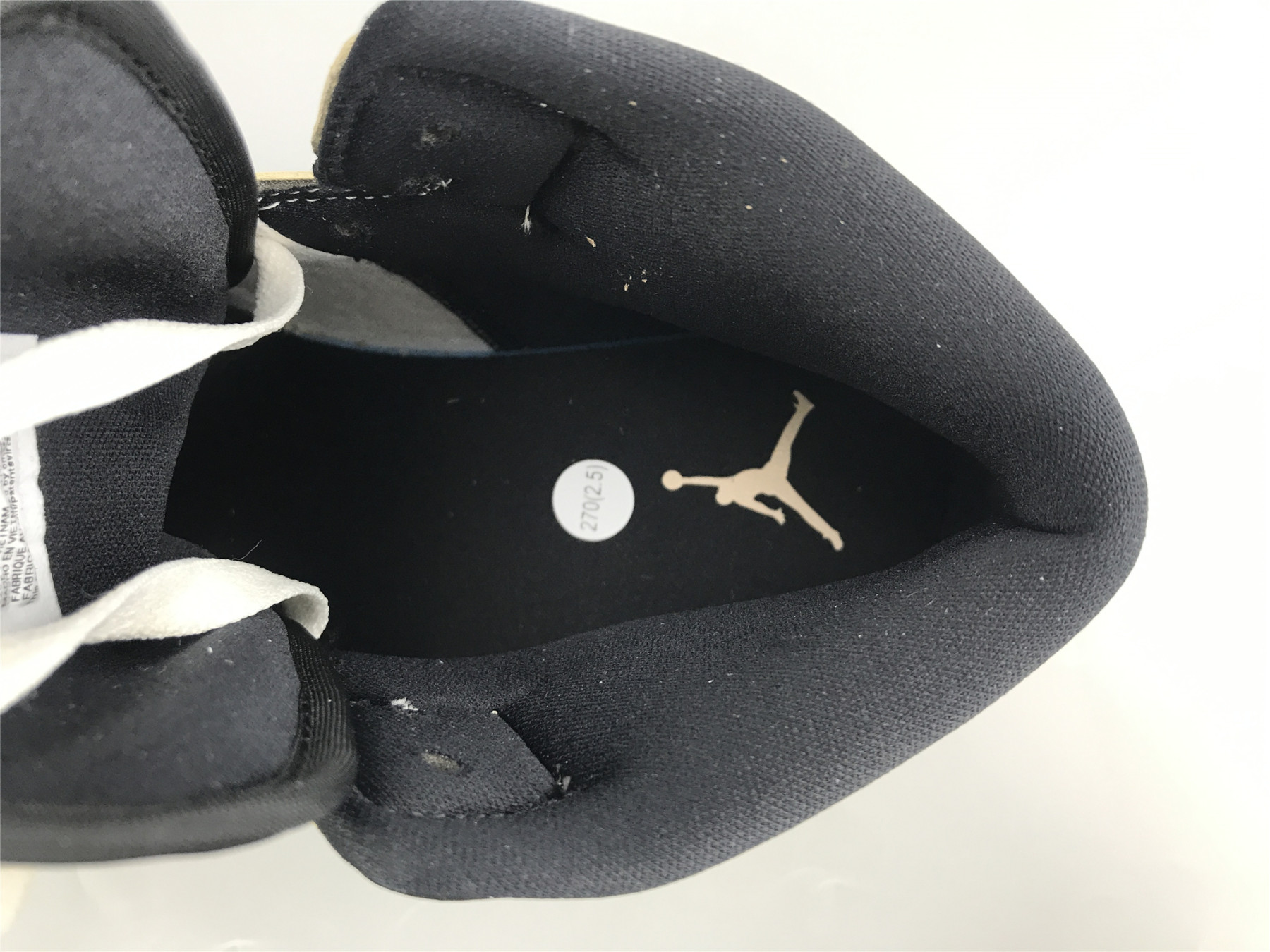 UA WMNS AIR JORDAN 1 MID