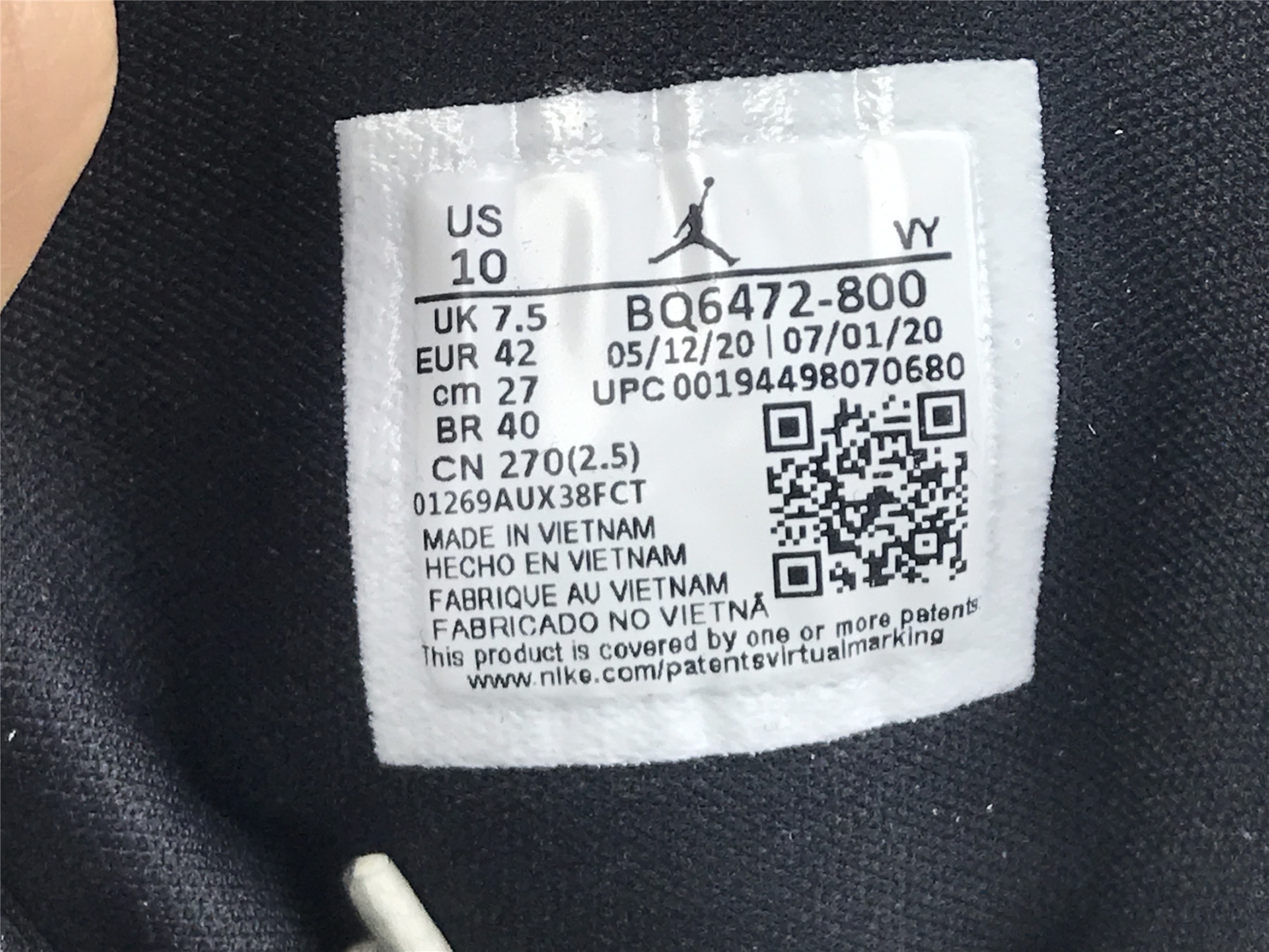 UA WMNS AIR JORDAN 1 MID