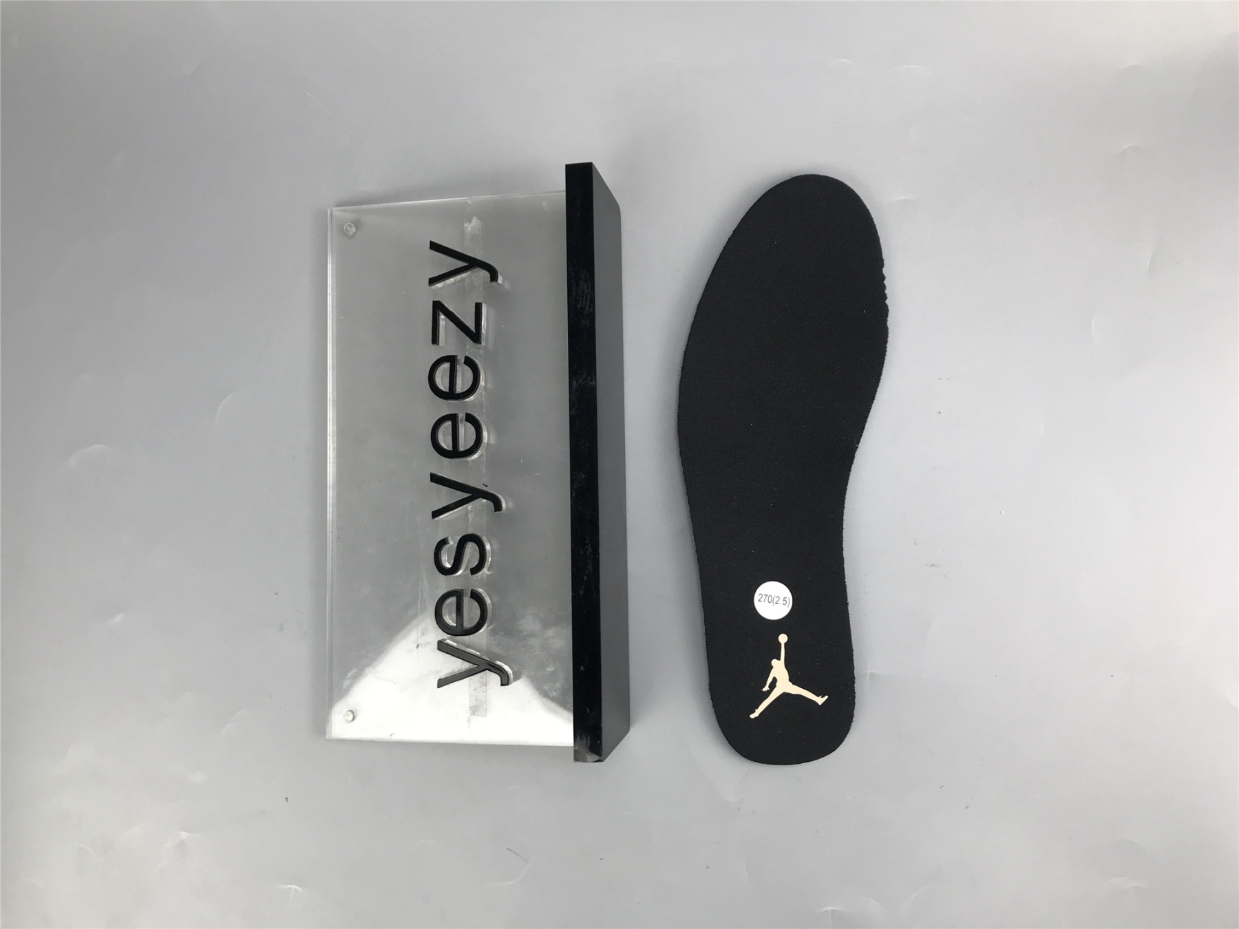 UA WMNS AIR JORDAN 1 MID