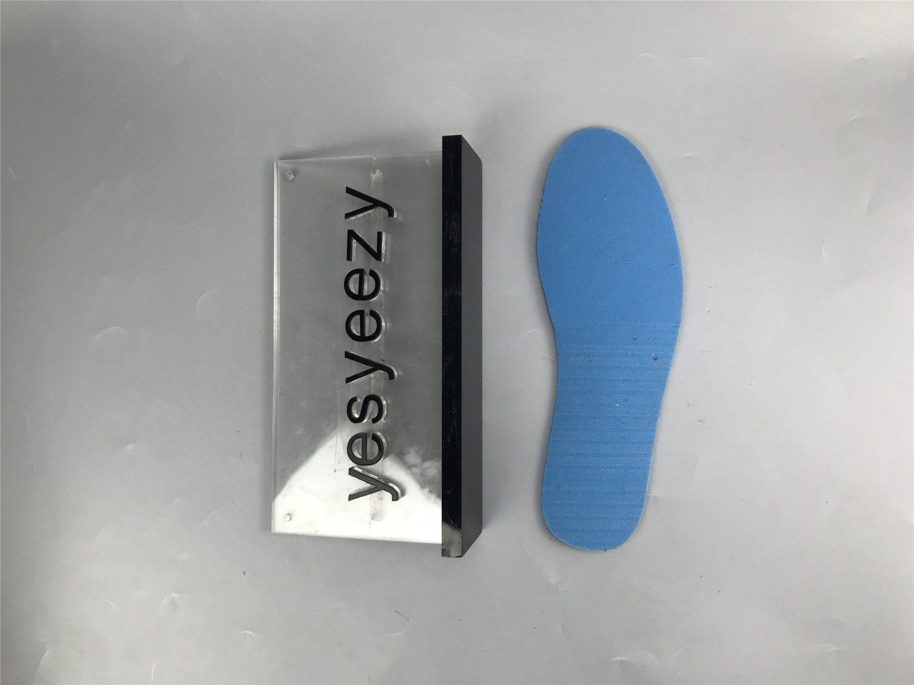 UA WMNS AIR JORDAN 1 MID