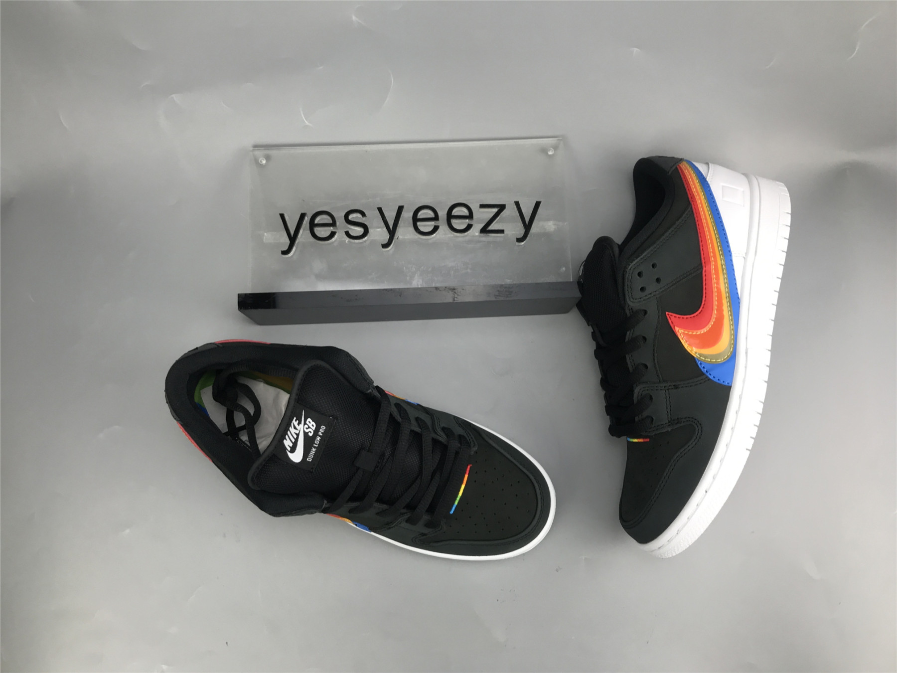 UA NIKE POLAROID X DUNK LOW SB