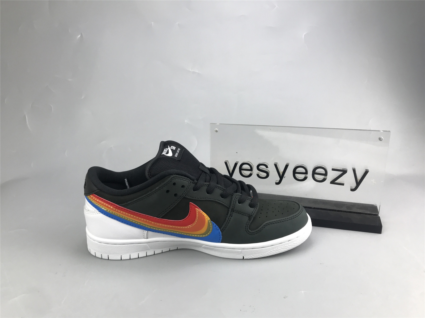 UA NIKE POLAROID X DUNK LOW SB