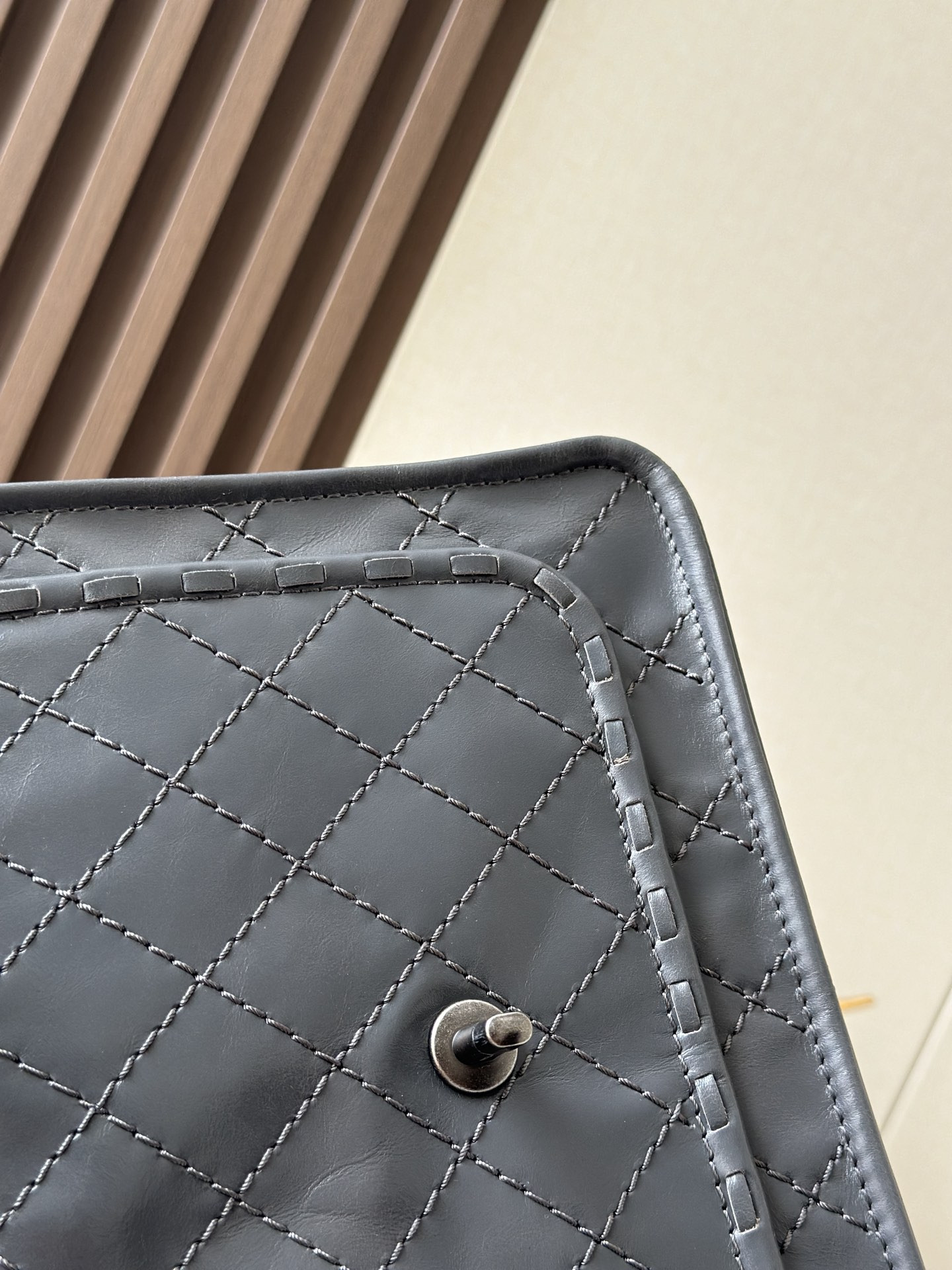 Chanel Vintage Flap tofu bag 26x11x23cm