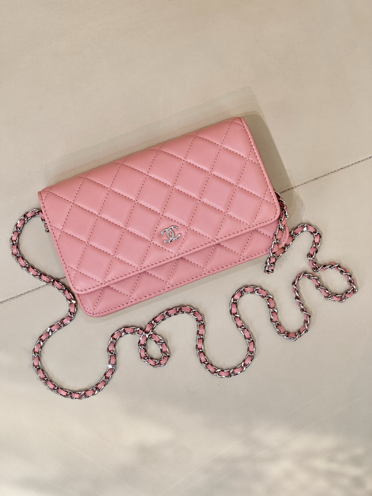 Ch**el WOC CLASSIC WALLET ON CHAIN 13x19cm