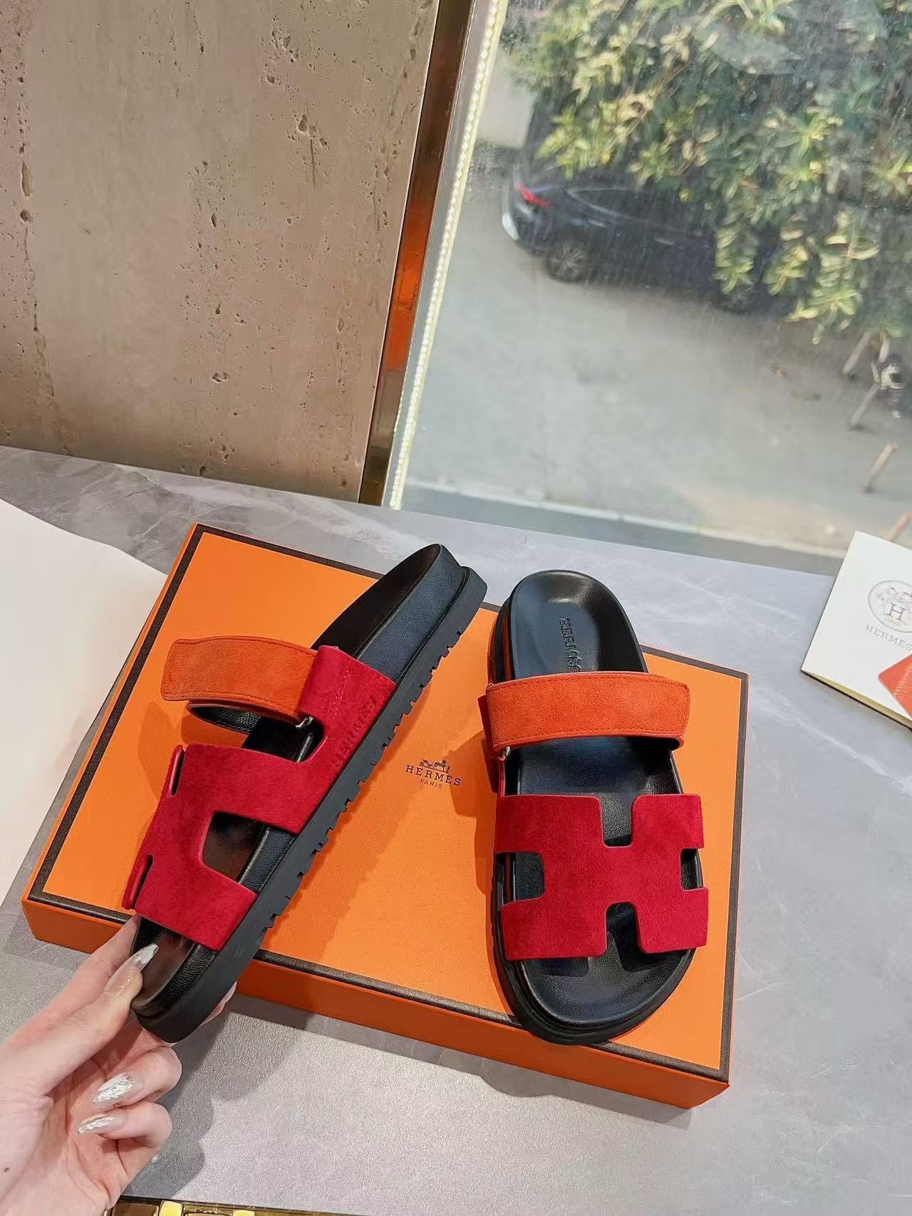 UA H**me5 Chypre Sandal