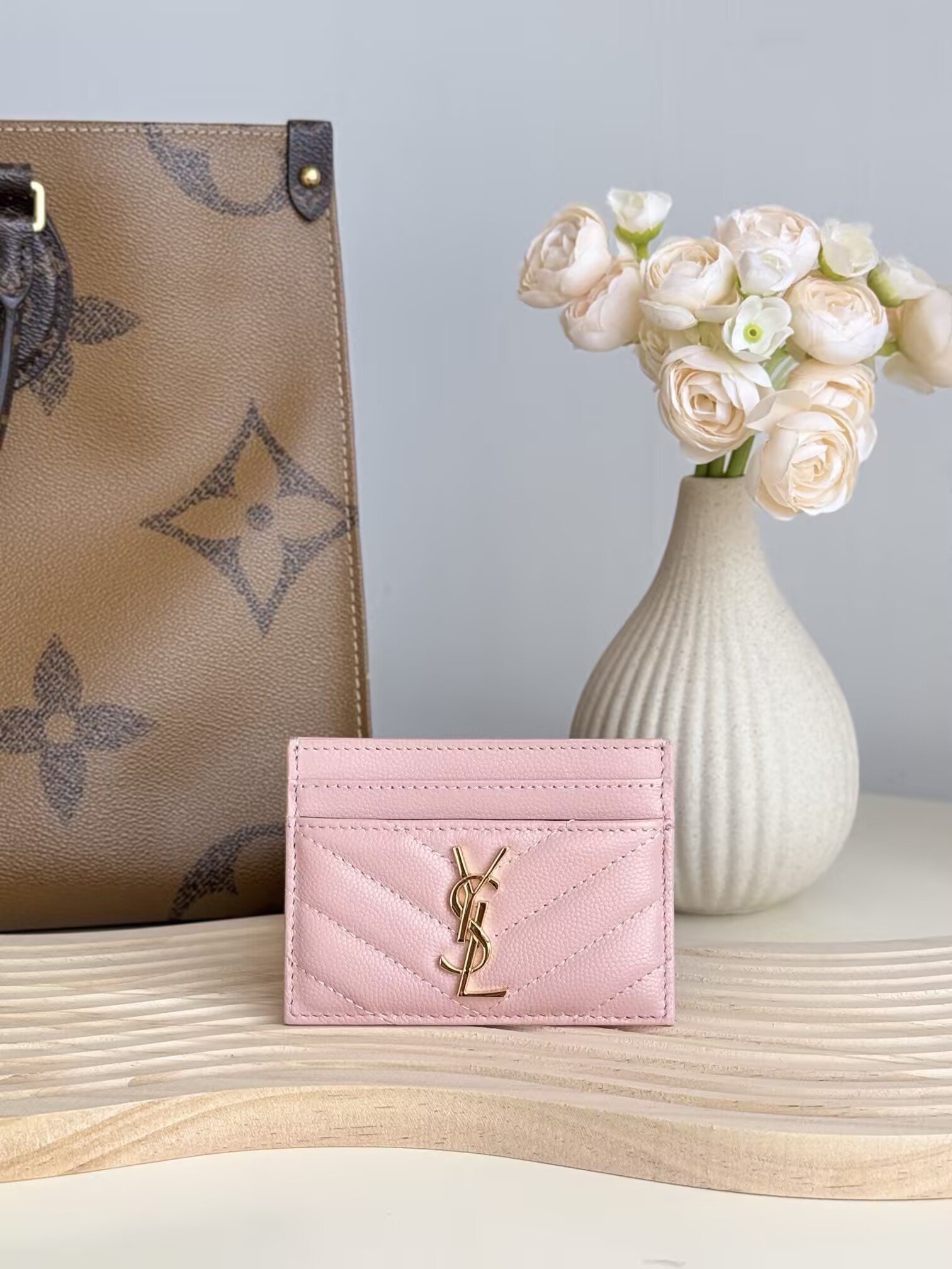 Y51 Card holder