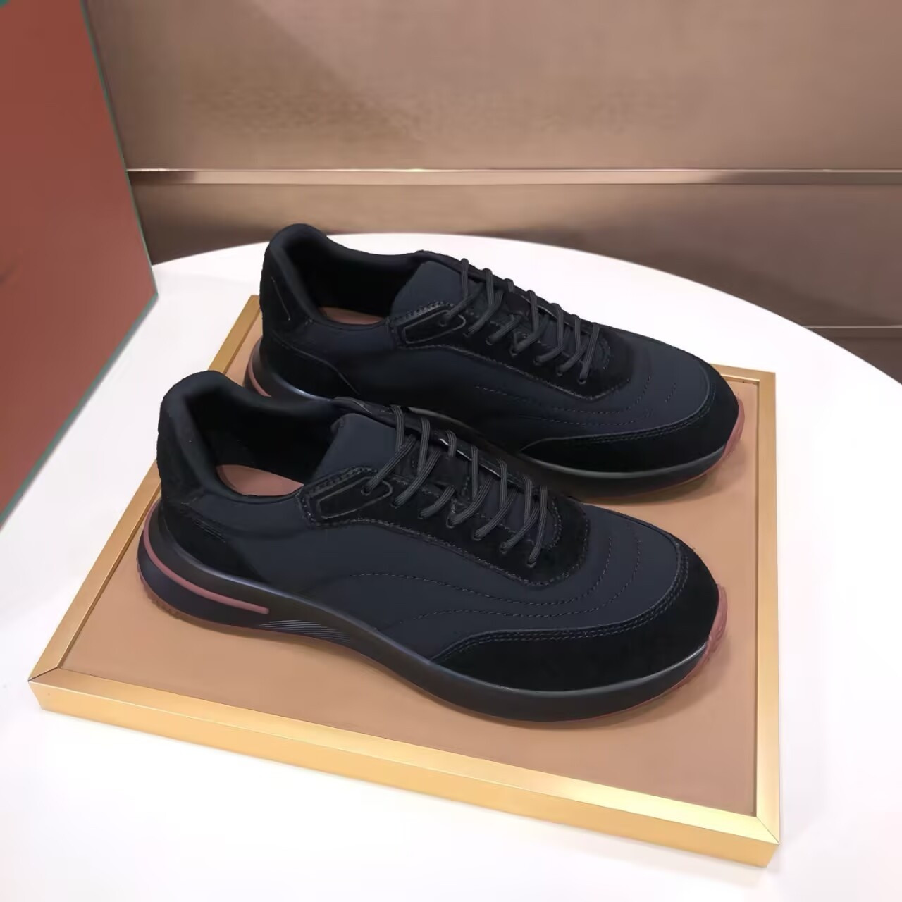UA L0r0 P1ana Week End Walk Sneakers