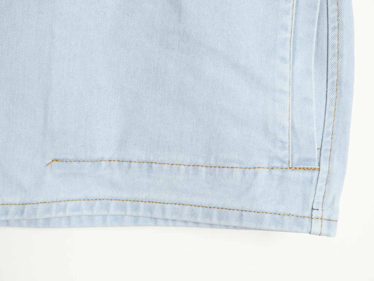 l0vis Vvtt0n shorts