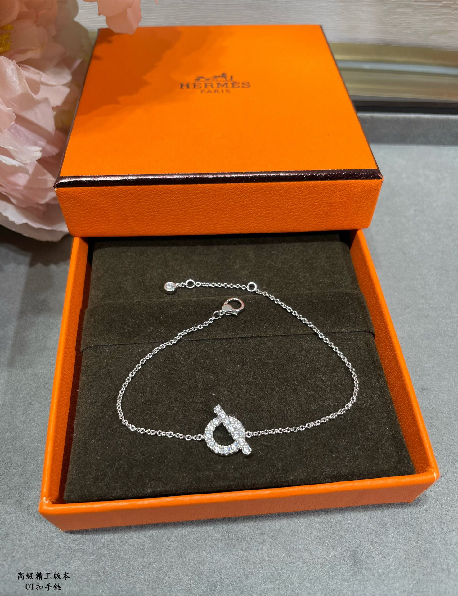 H**me5 OT clasp fully D1am0nd-encrusted Bracelet