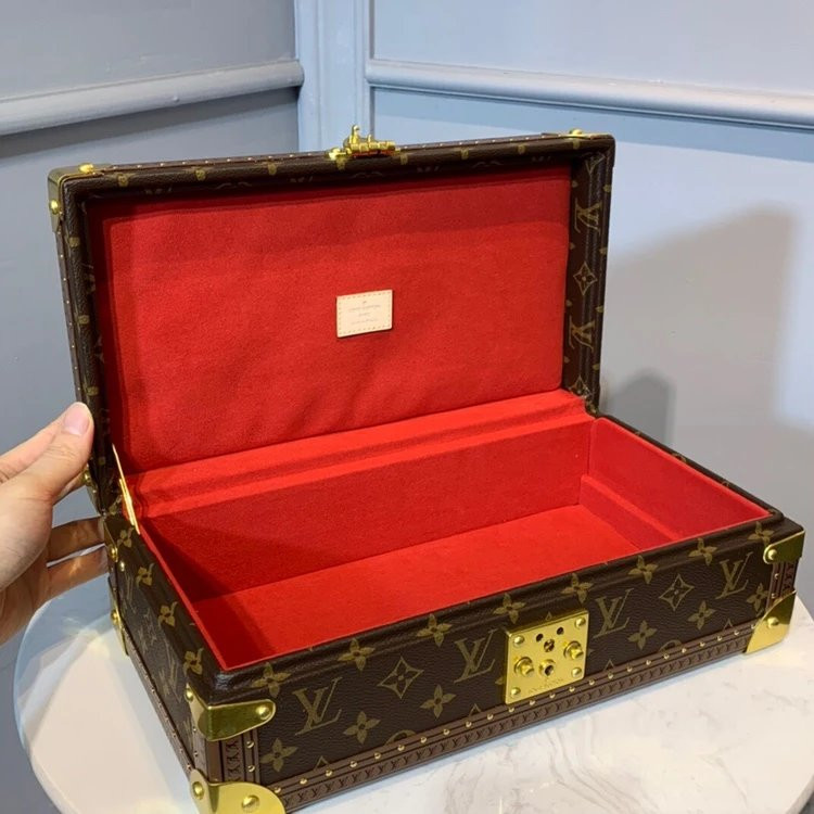LV 8 WATCH CASE M47641