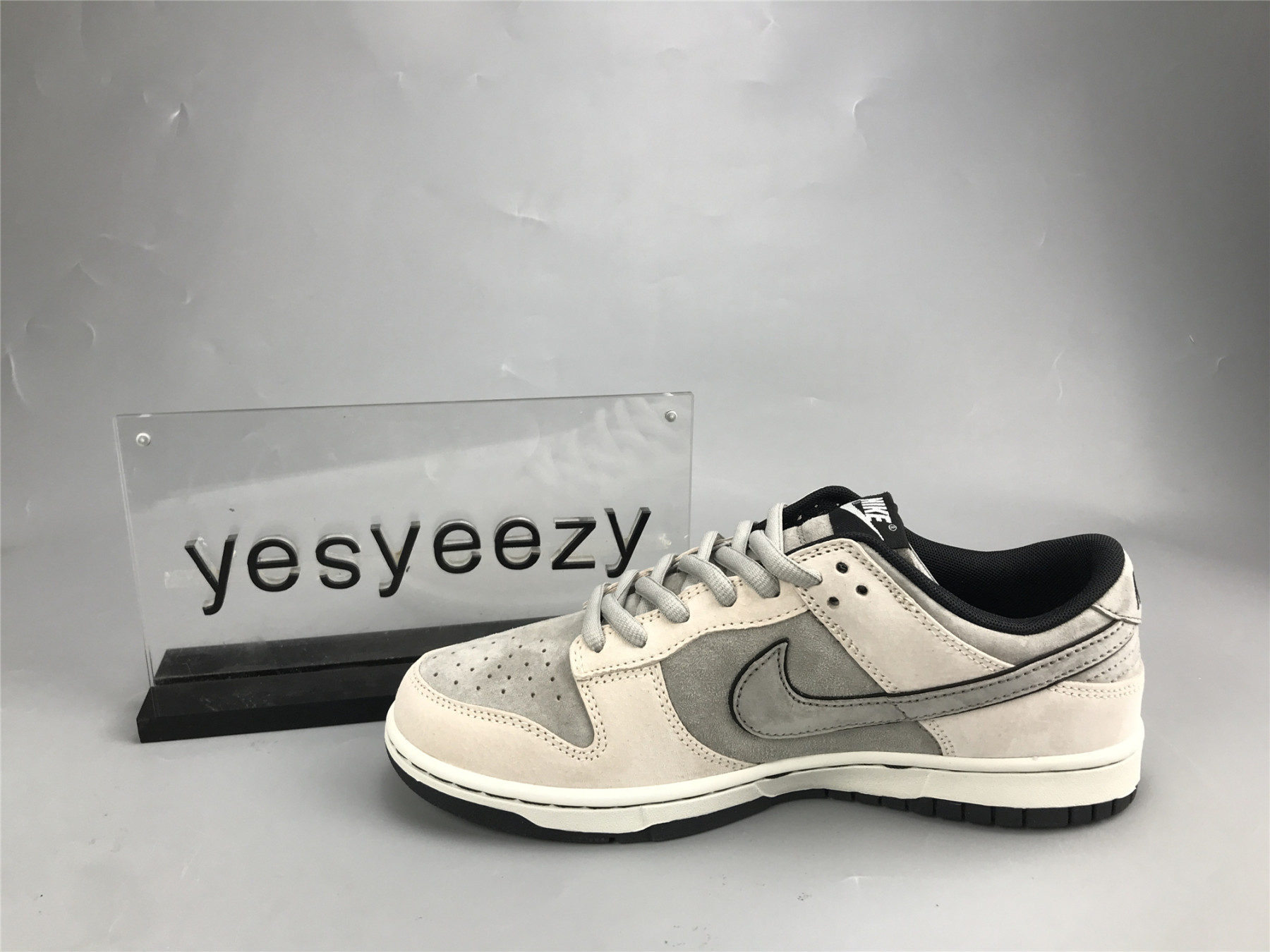 UA NIKE SB DUNK LOW "STEAMBOY OST" GREY BLACK