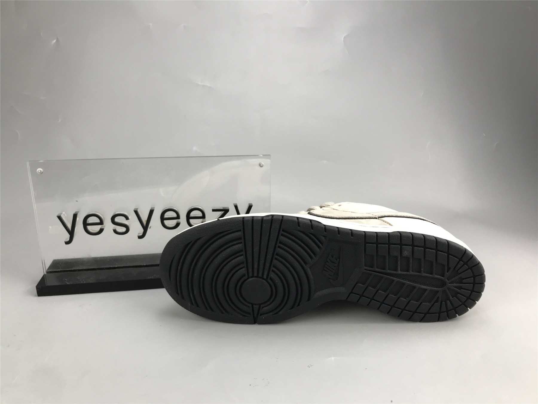 UA NIKE SB DUNK LOW "STEAMBOY OST" GREY BLACK