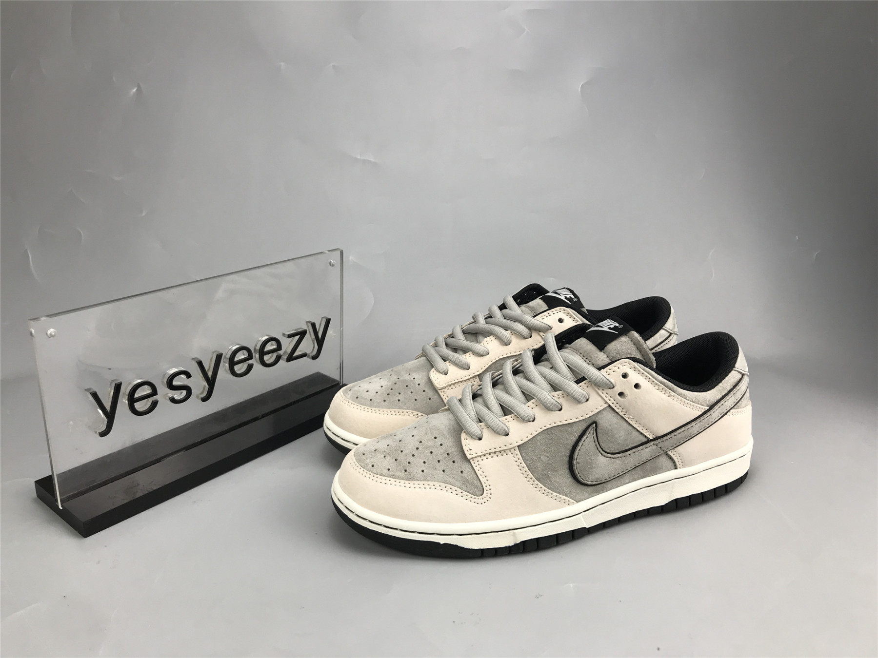 UA NIKE SB DUNK LOW "STEAMBOY OST" GREY BLACK