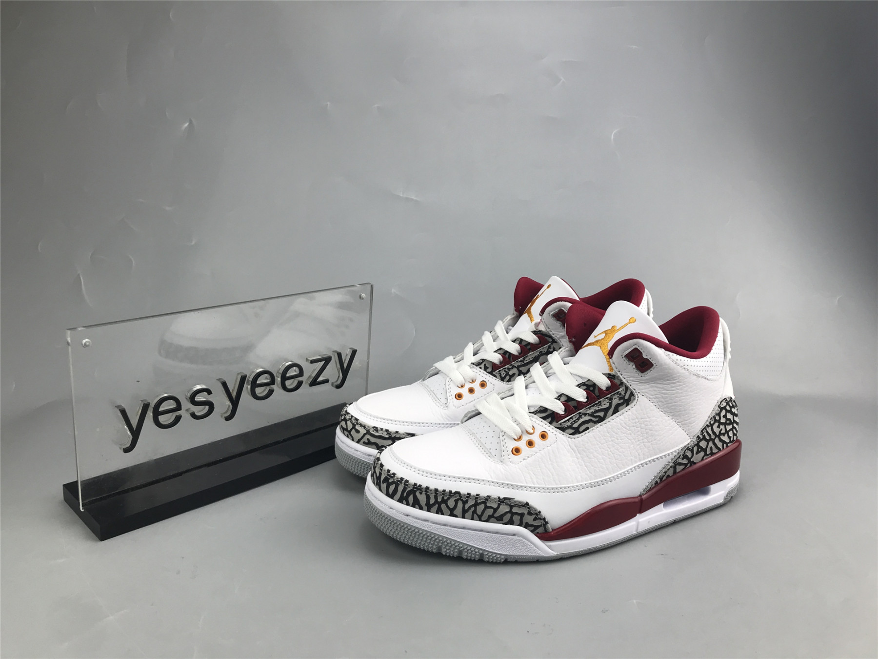 UA AIR JORDAN 3 RETRO 