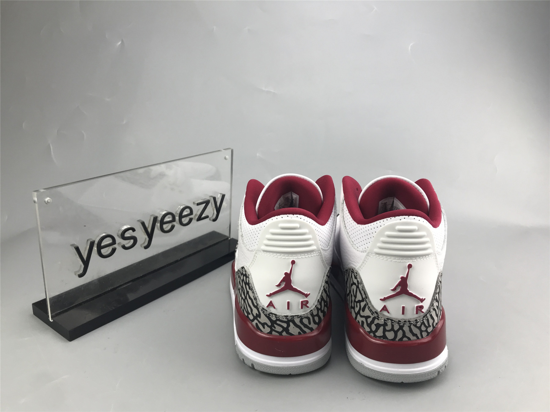 UA AIR JORDAN 3 RETRO 
