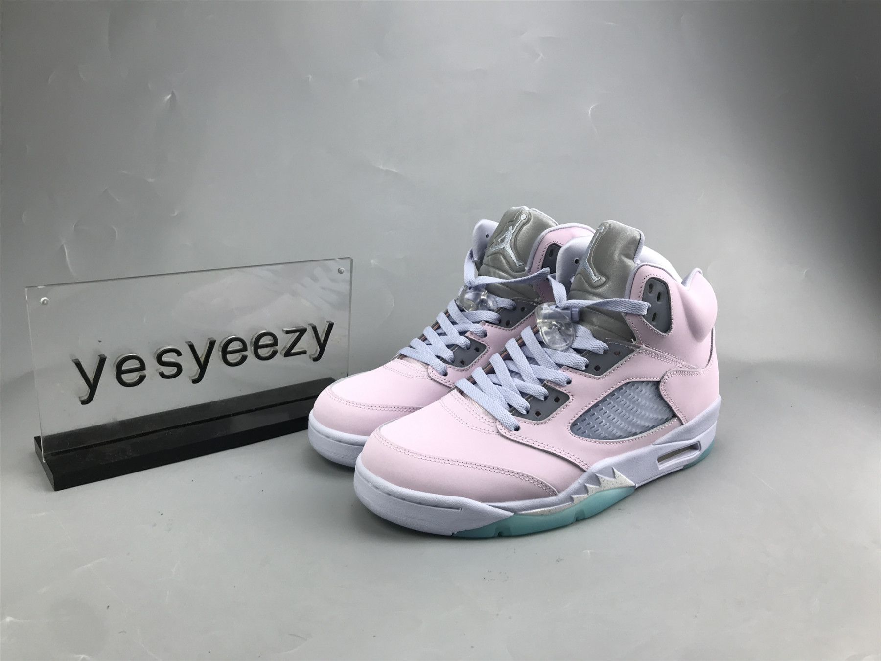 UA WMNS AIR JORDAN 5 RETRO 