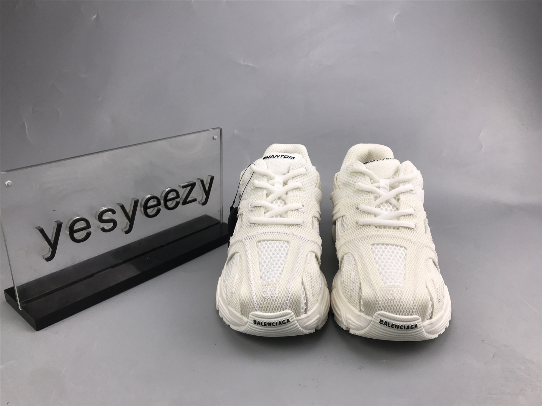 ua phanT0m sneaker white