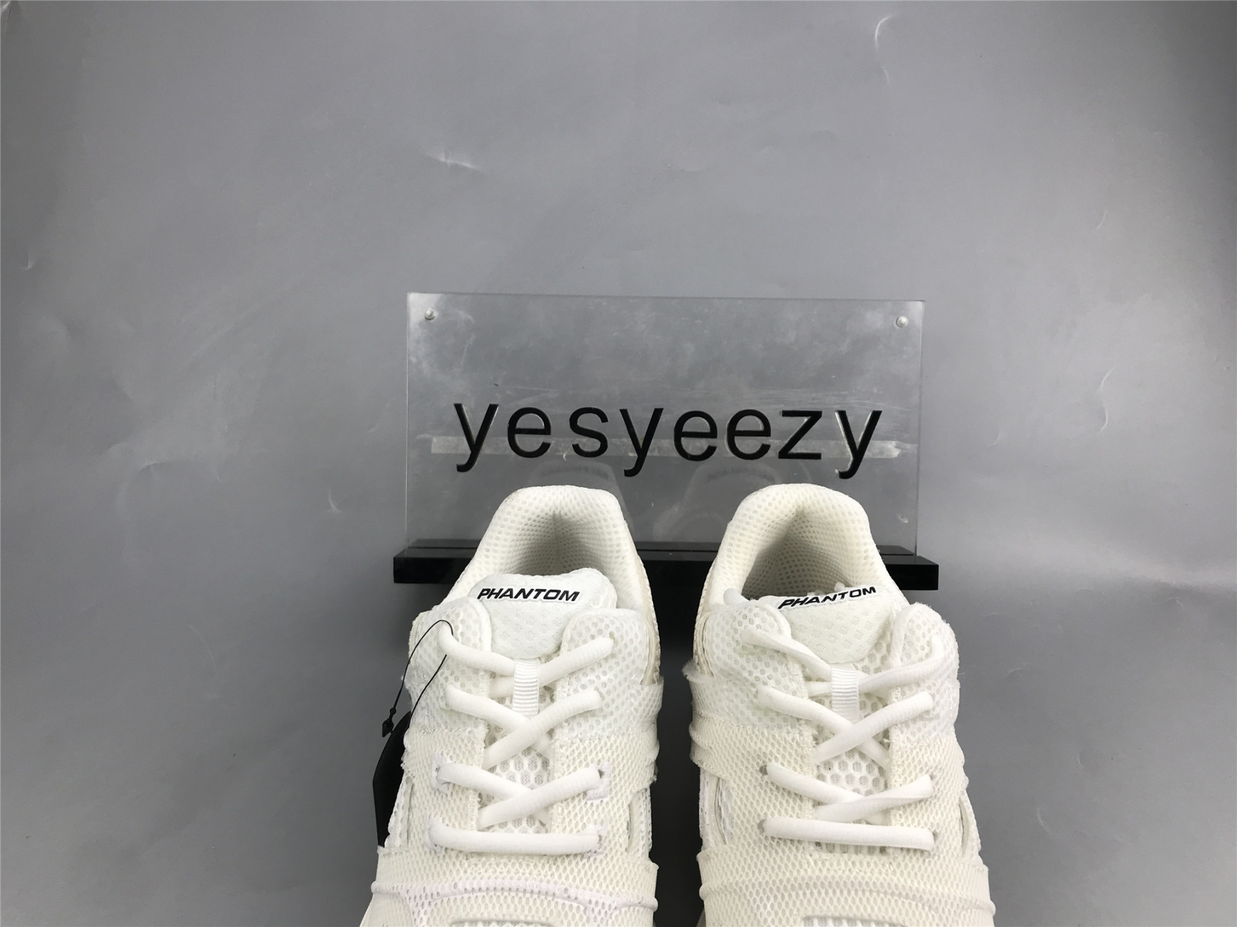 ua phanT0m sneaker white