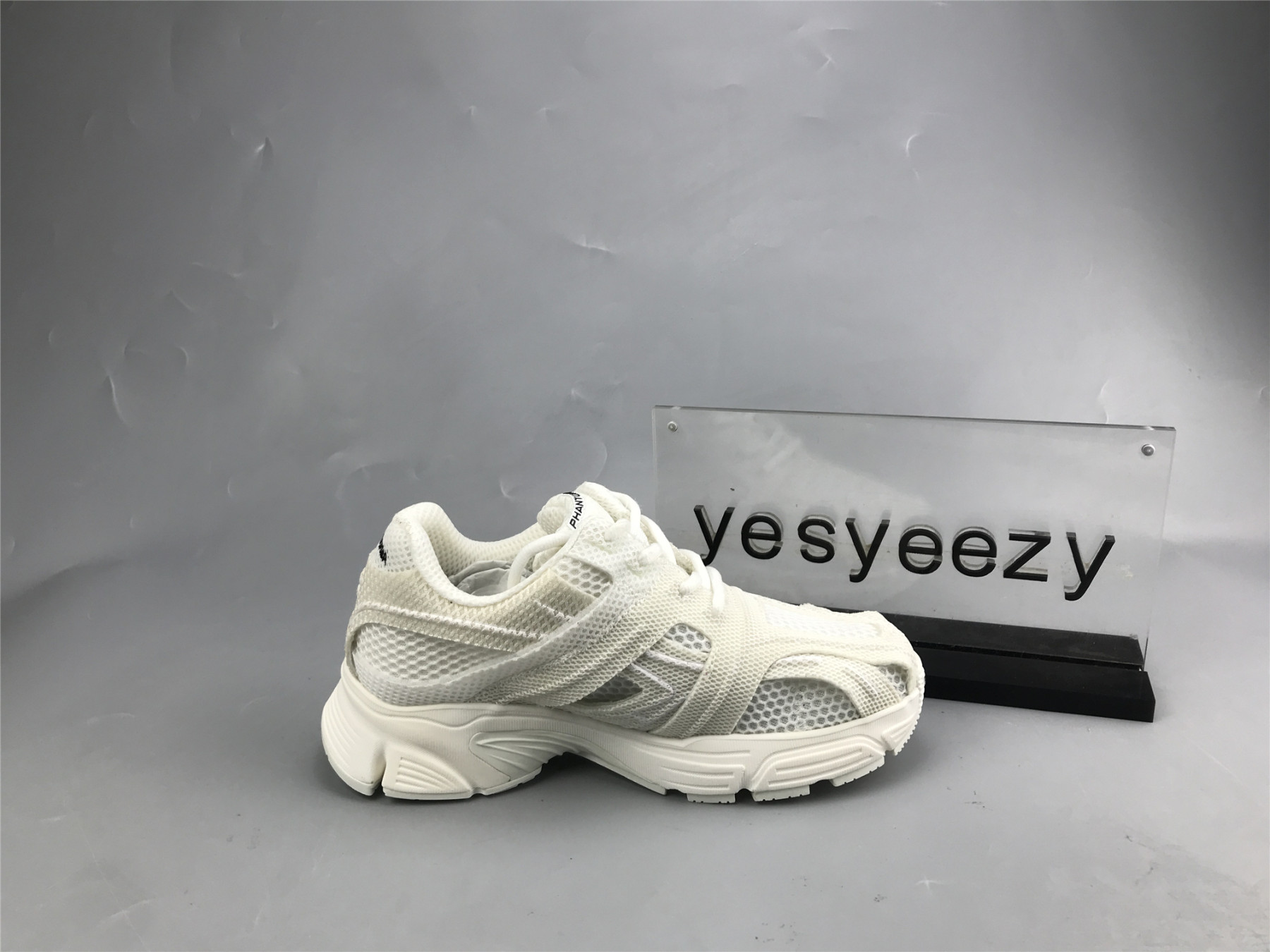 ua phanT0m sneaker white