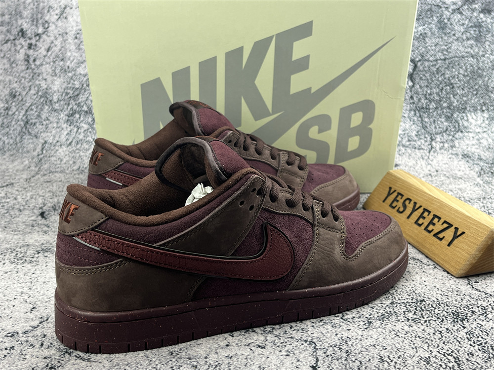 UA DUNK LOW PREMIUM SB 