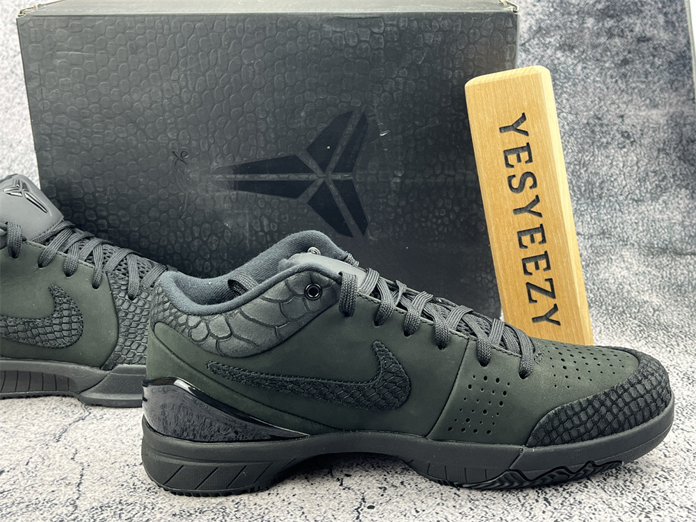 UA ZOOM KOBE 4 PROTRO 